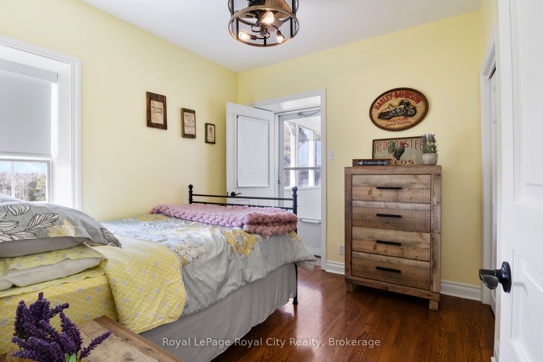 5228 First Line Property Photo 28