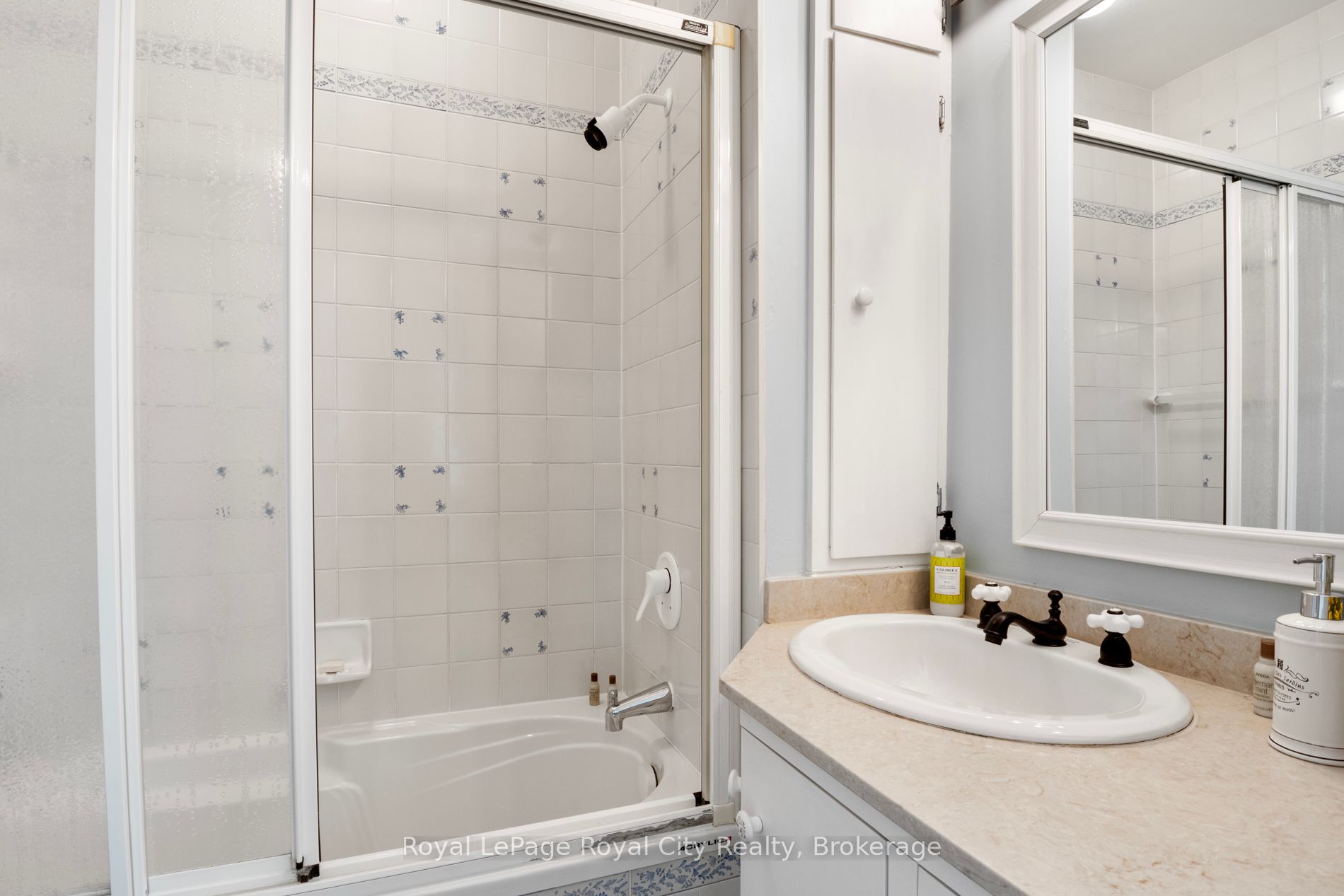 5228 First Line Property Photo 29