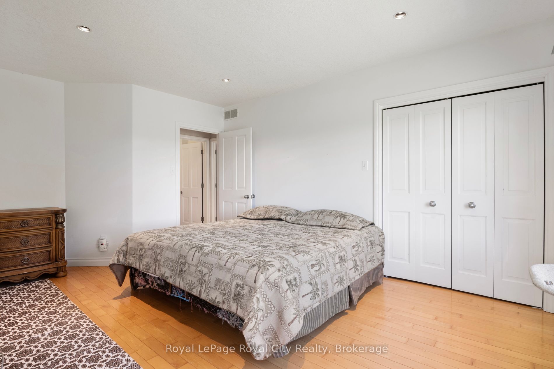 5228 First Line Property Photo 35