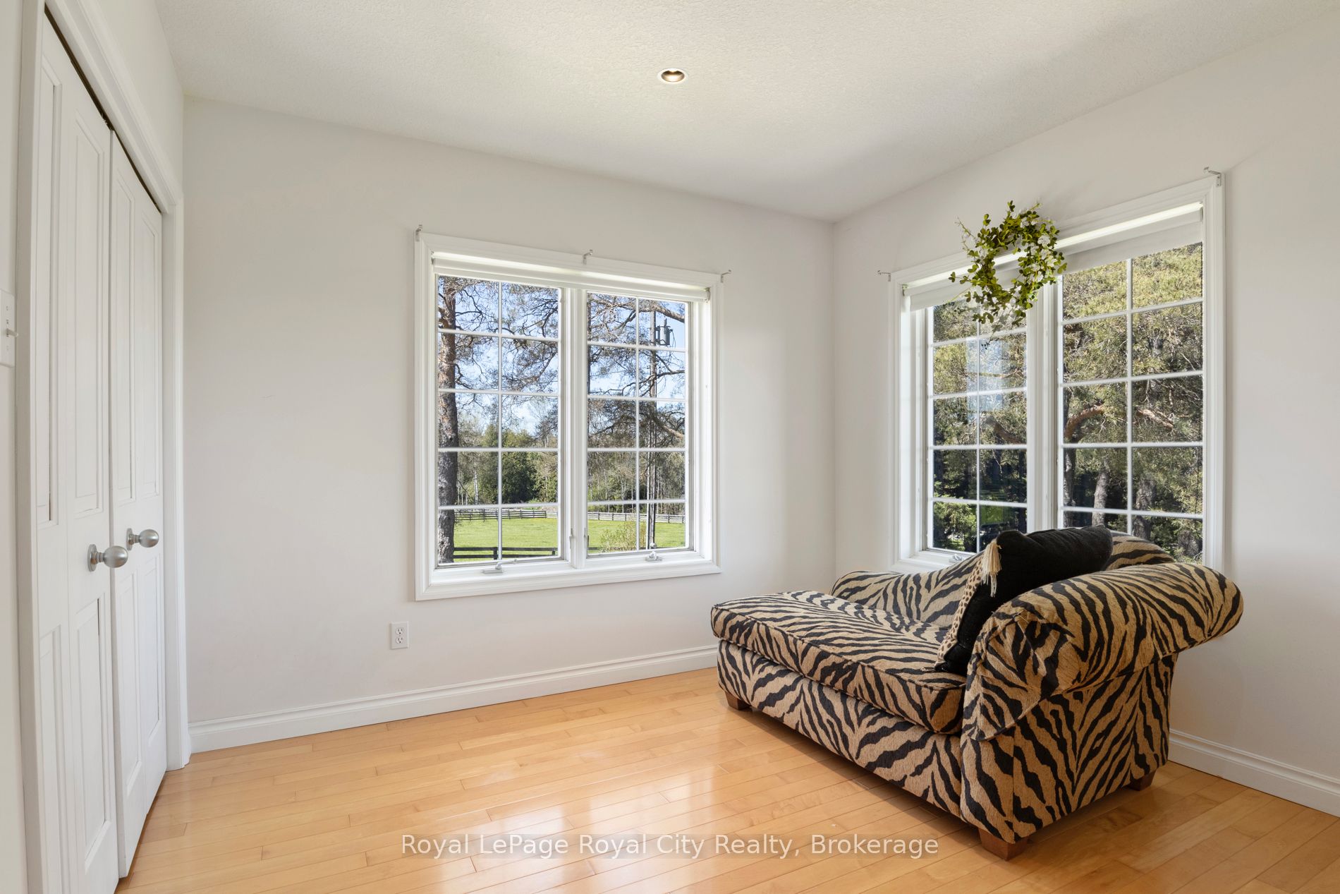 5228 First Line Property Photo 36