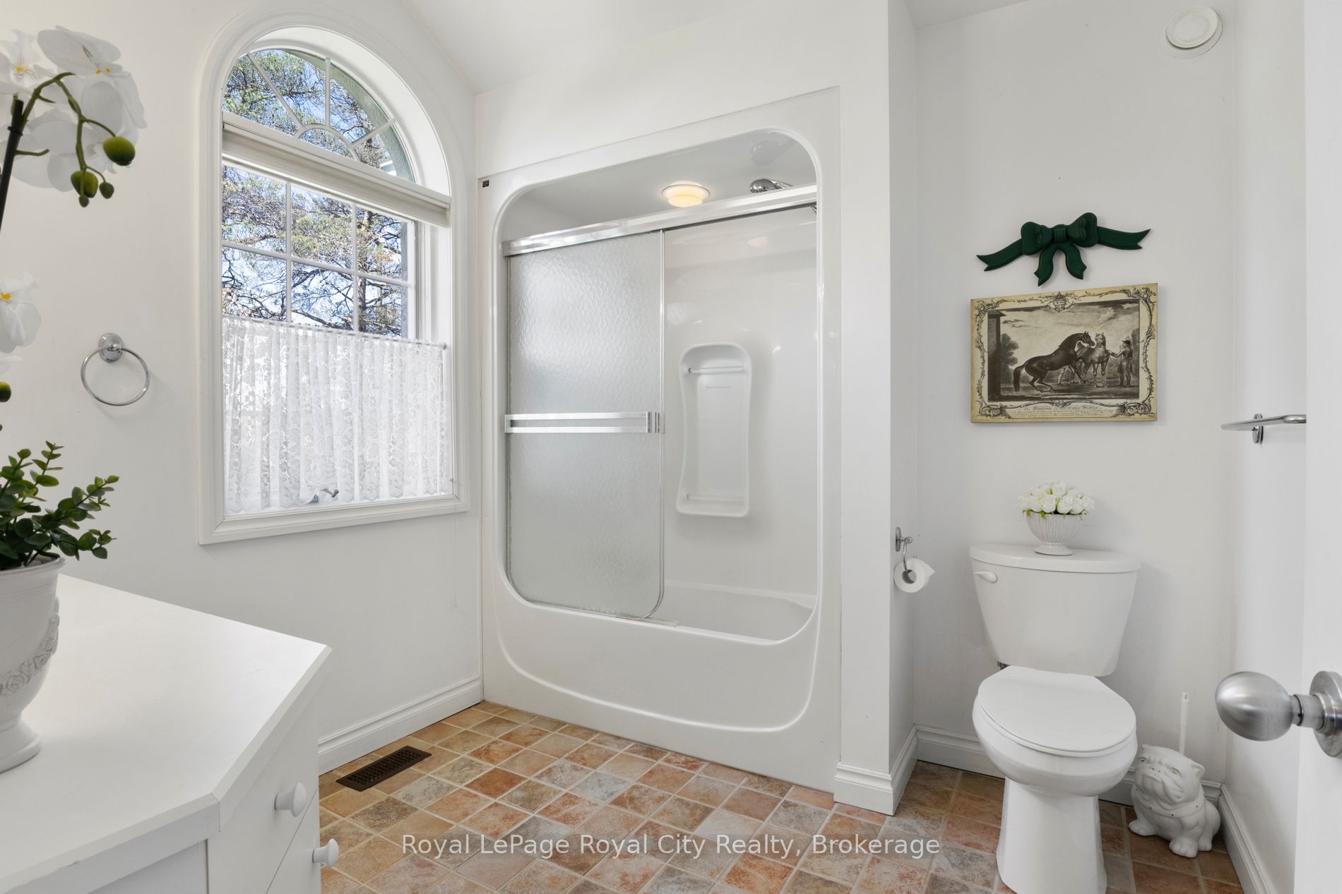5228 First Line Property Photo 37