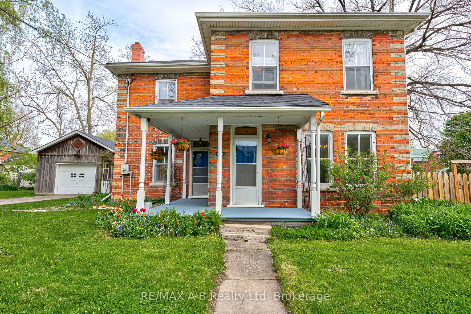 258 Douro Street Property Photo 4