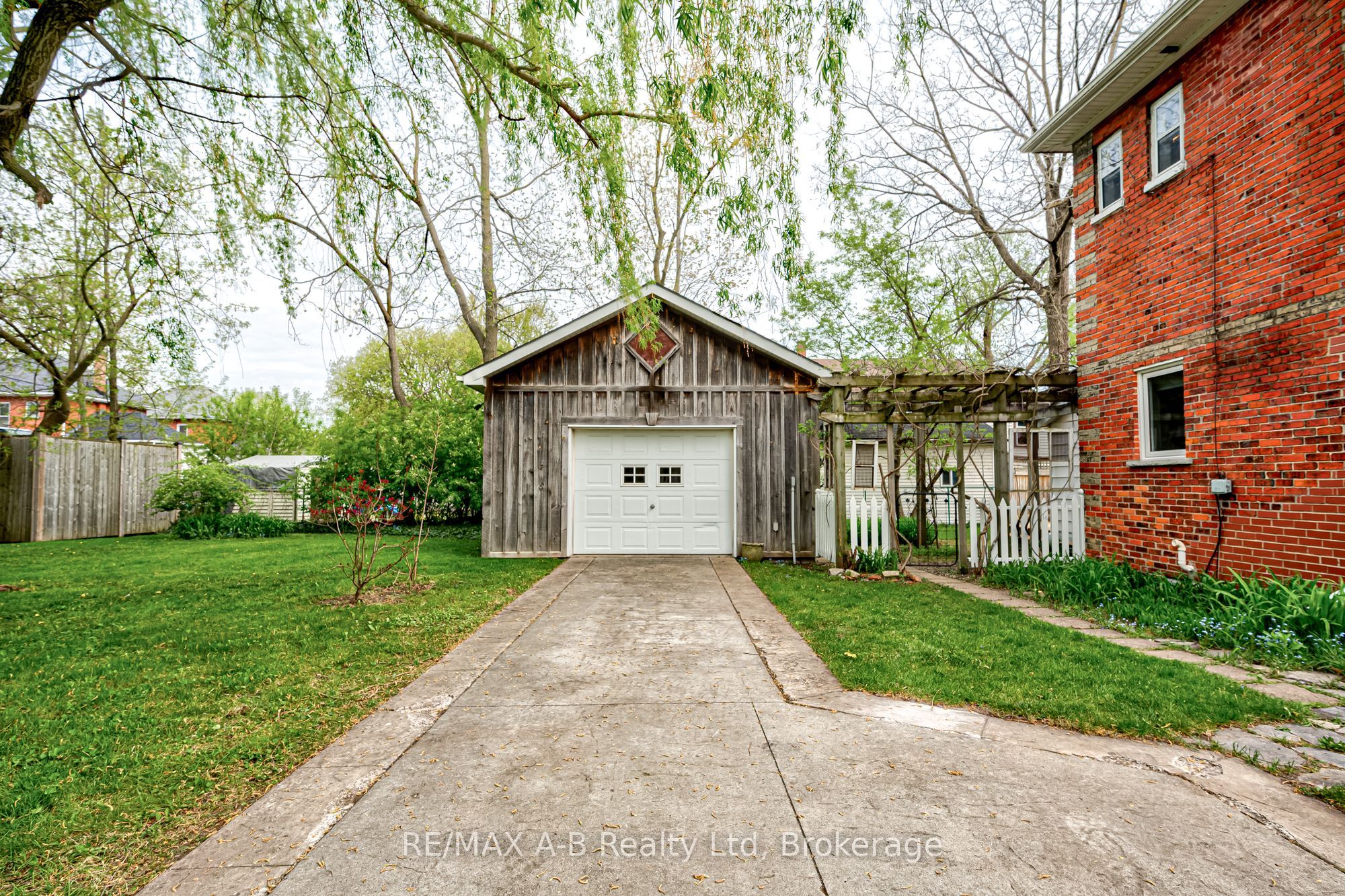 258 Douro Street Property Photo 9