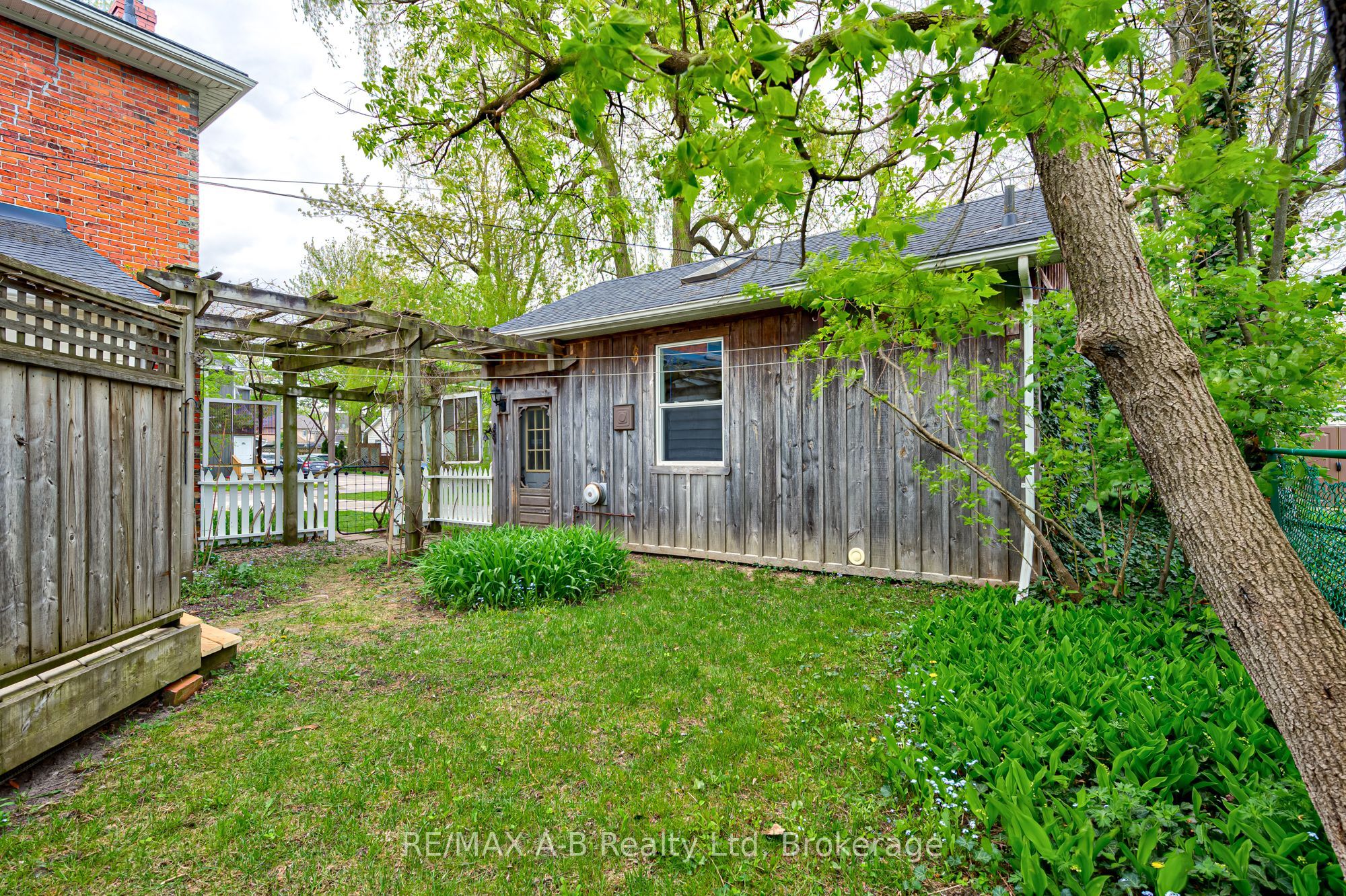 258 Douro Street Property Photo 13