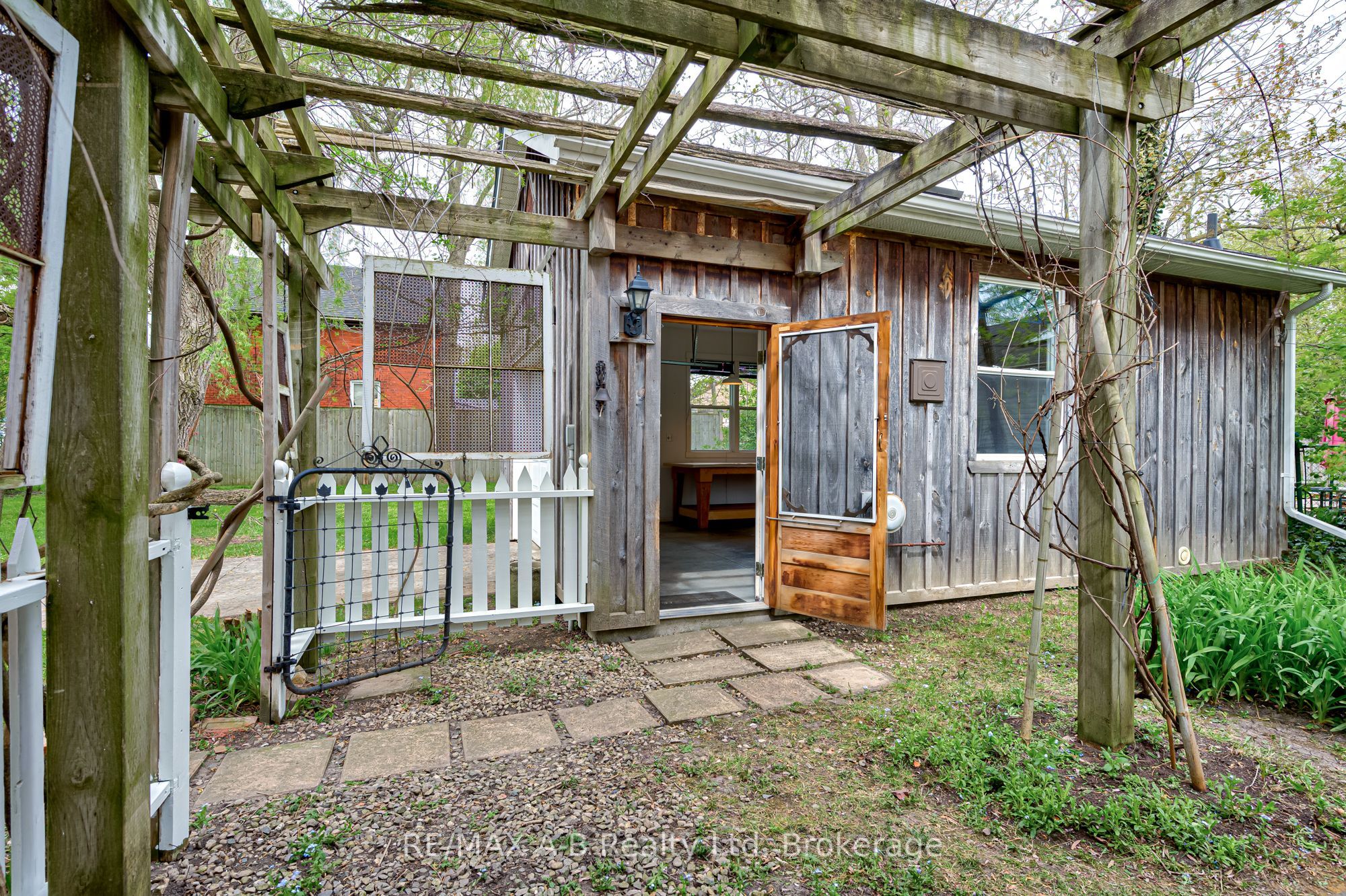 258 Douro Street Property Photo 14
