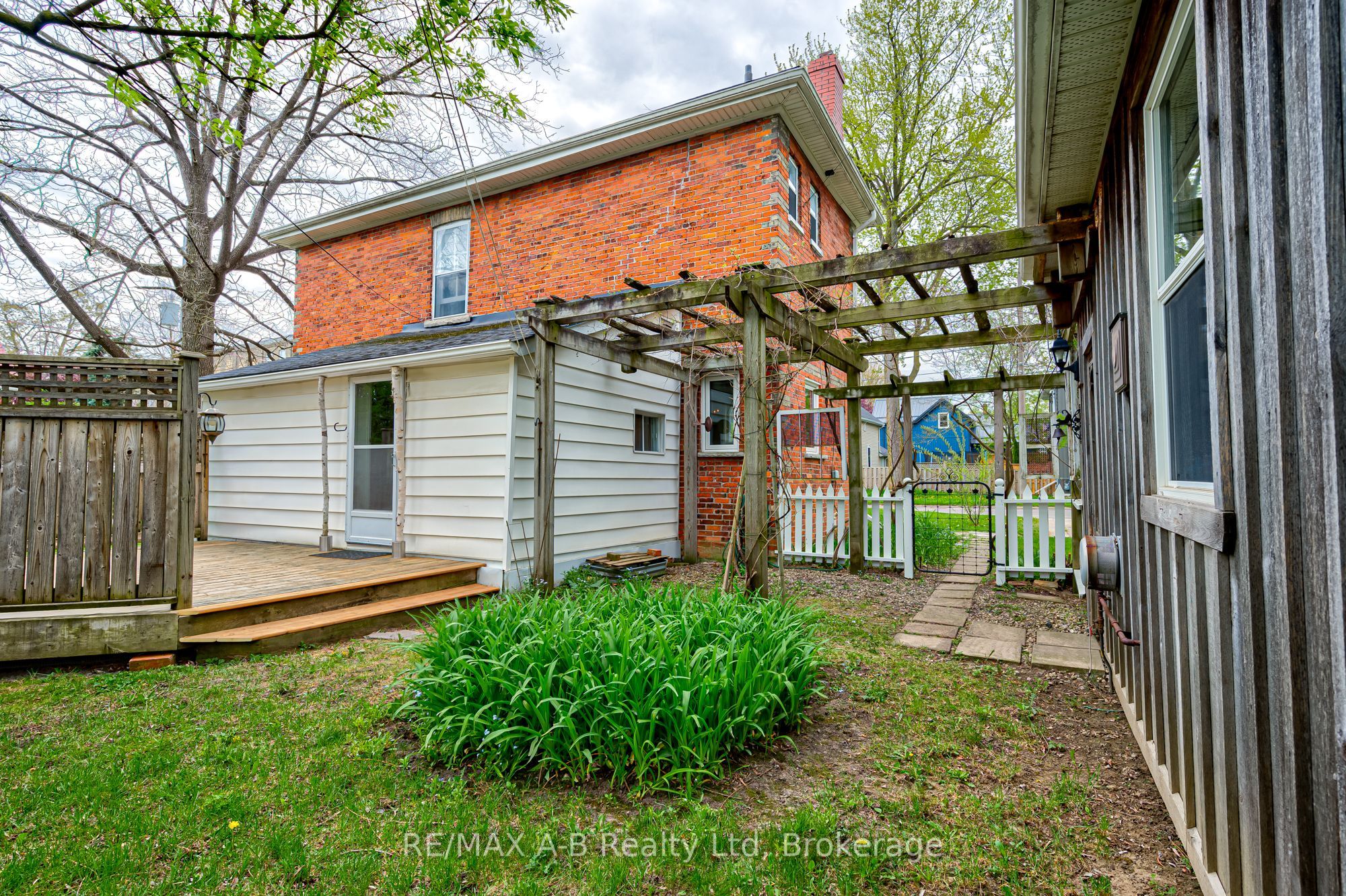 258 Douro Street Property Photo 15