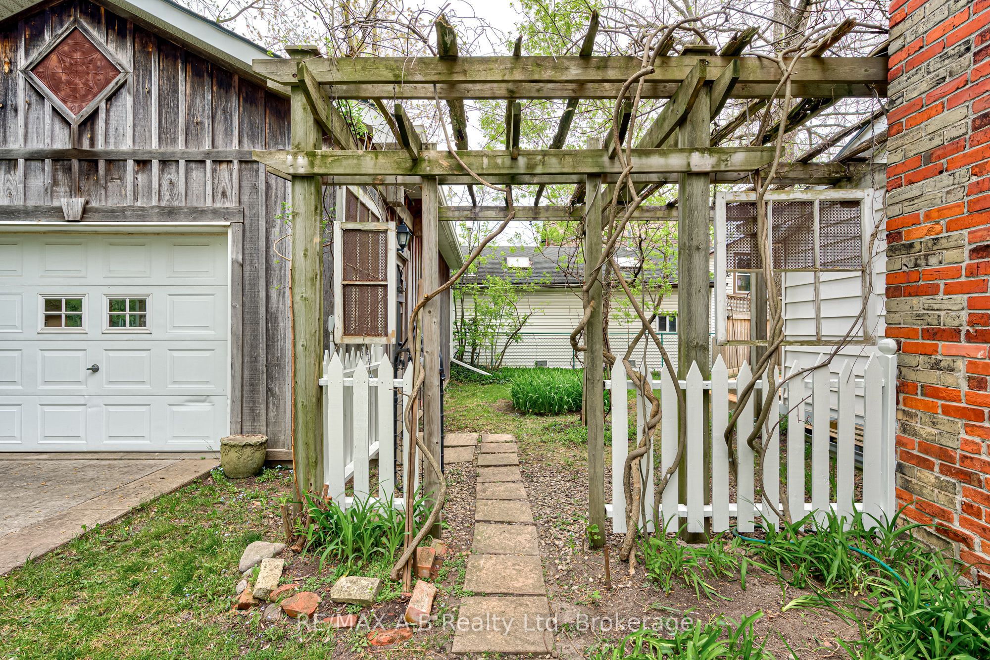 258 Douro Street Property Photo 17