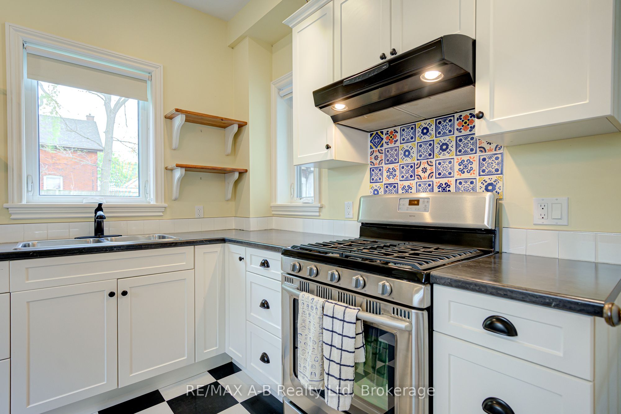 258 Douro Street Property Photo 25