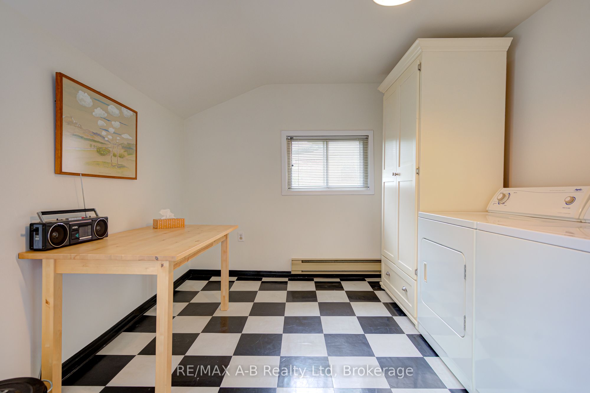 258 Douro Street Property Photo 28