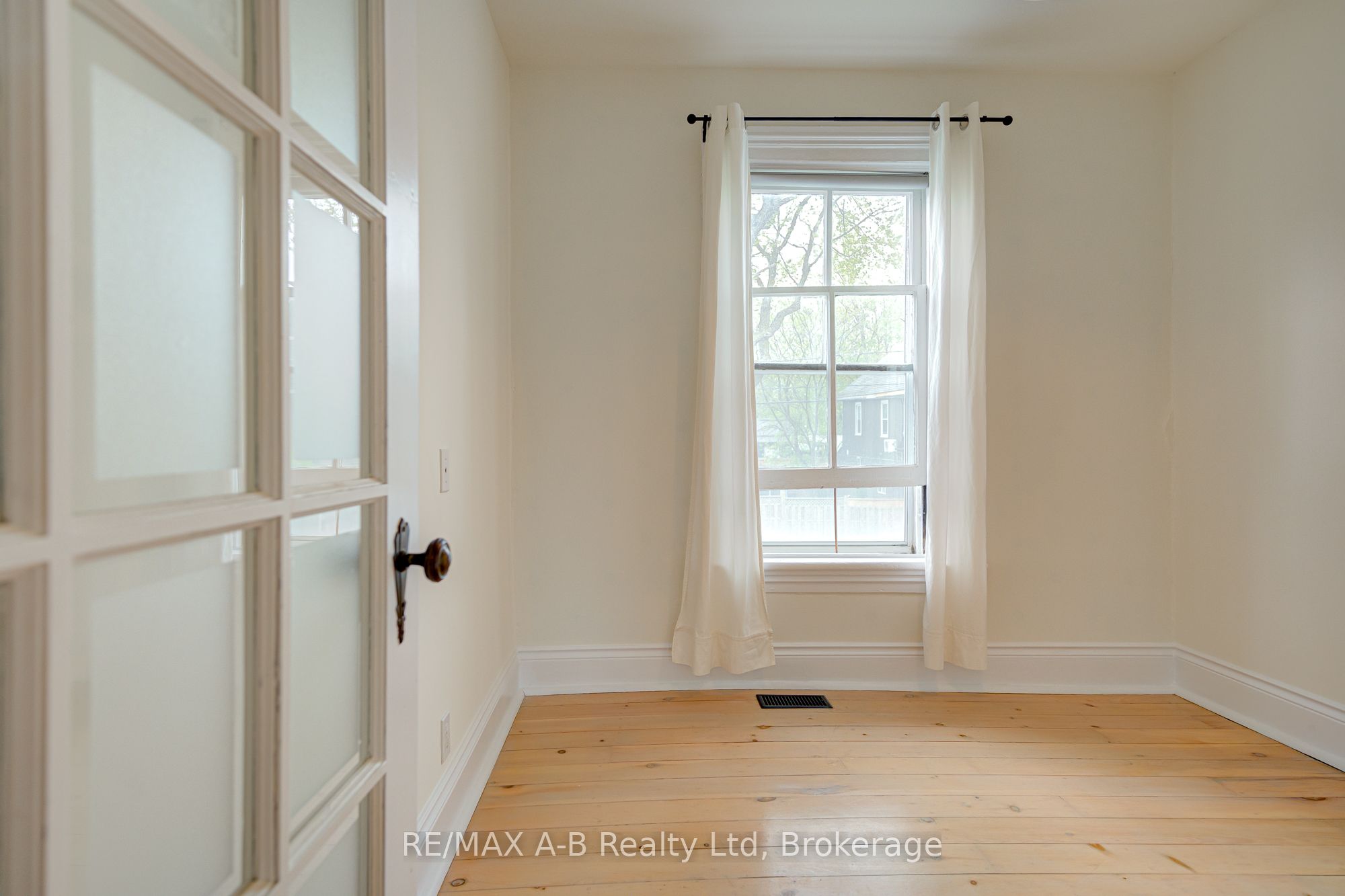 258 Douro Street Property Photo 34