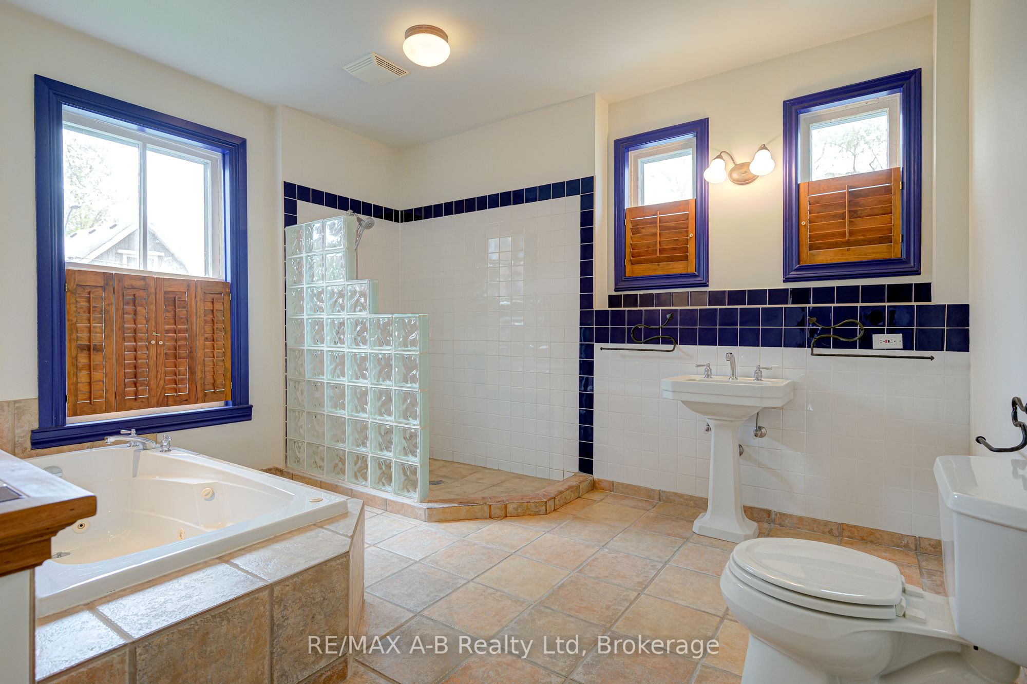 258 Douro Street Property Photo 38