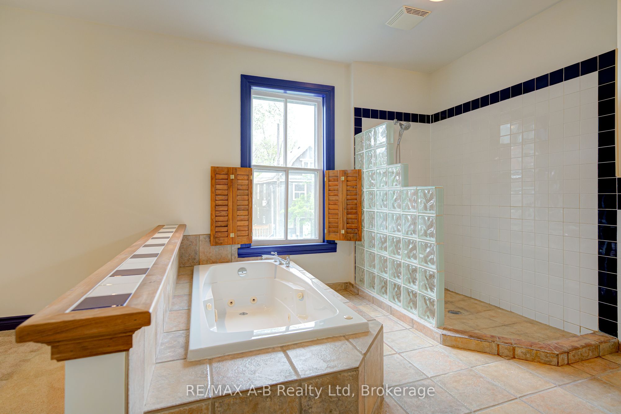 258 Douro Street Property Photo 39