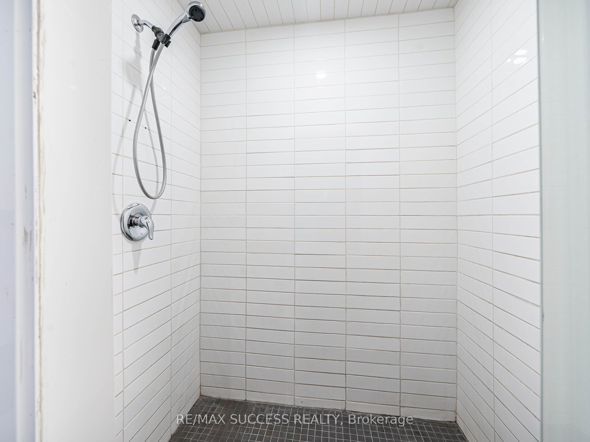 299 Ottawa Street Property Photo 14
