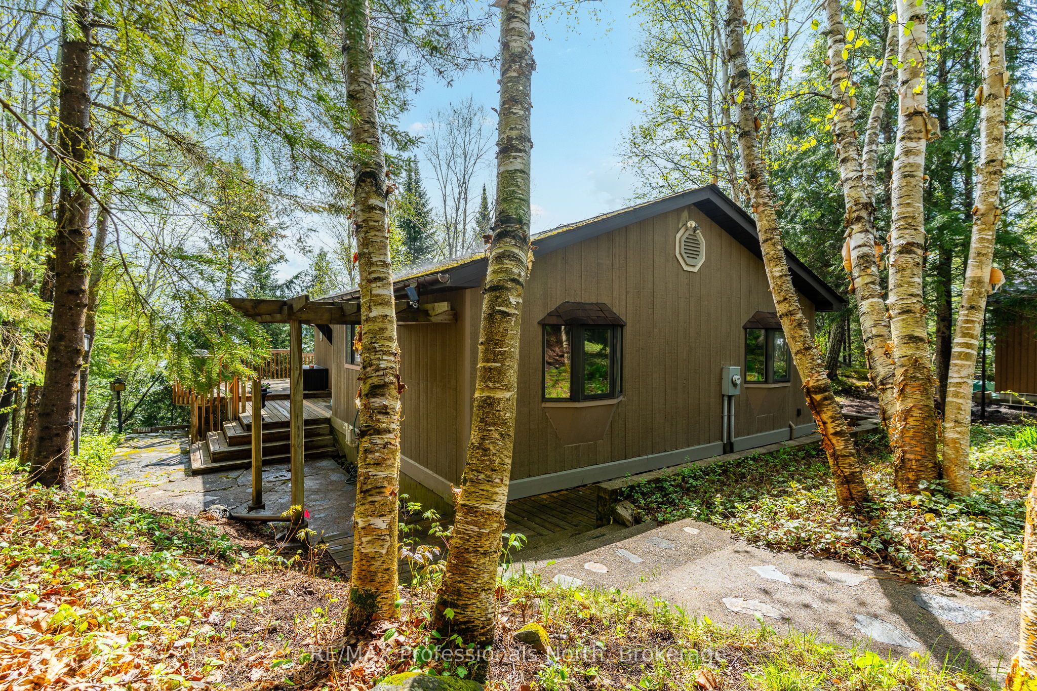 6213 Kennisis Lake Road Property Photo 1