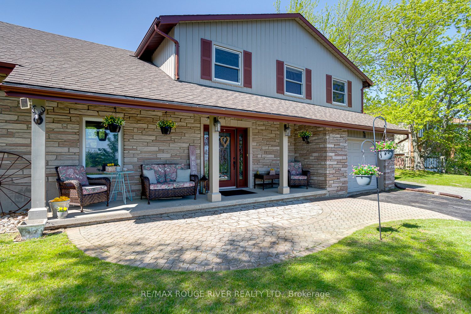 10 Lakeview Heights Property Photo 1