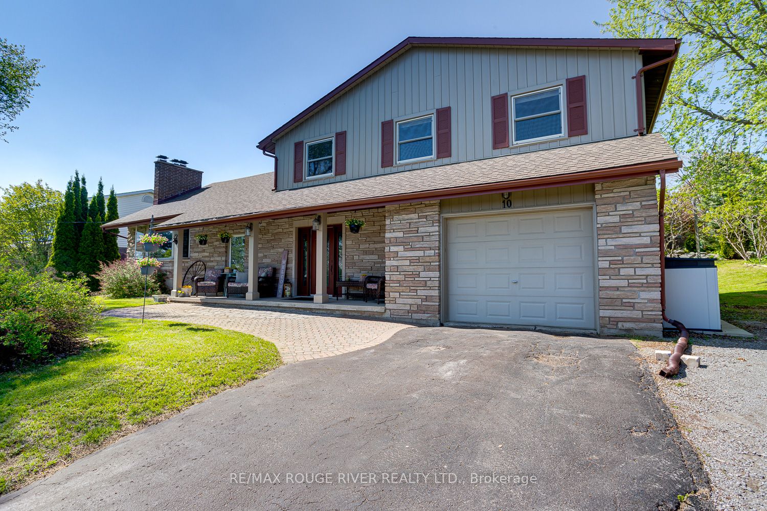 10 Lakeview Heights Property Photo 5