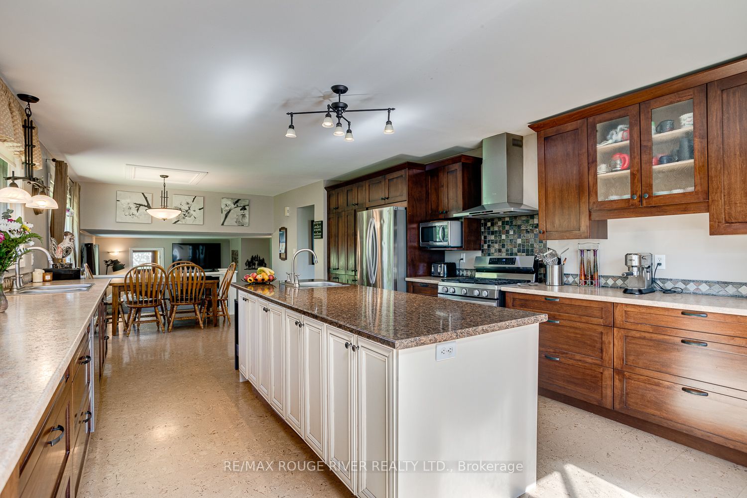 10 Lakeview Heights Property Photo 25