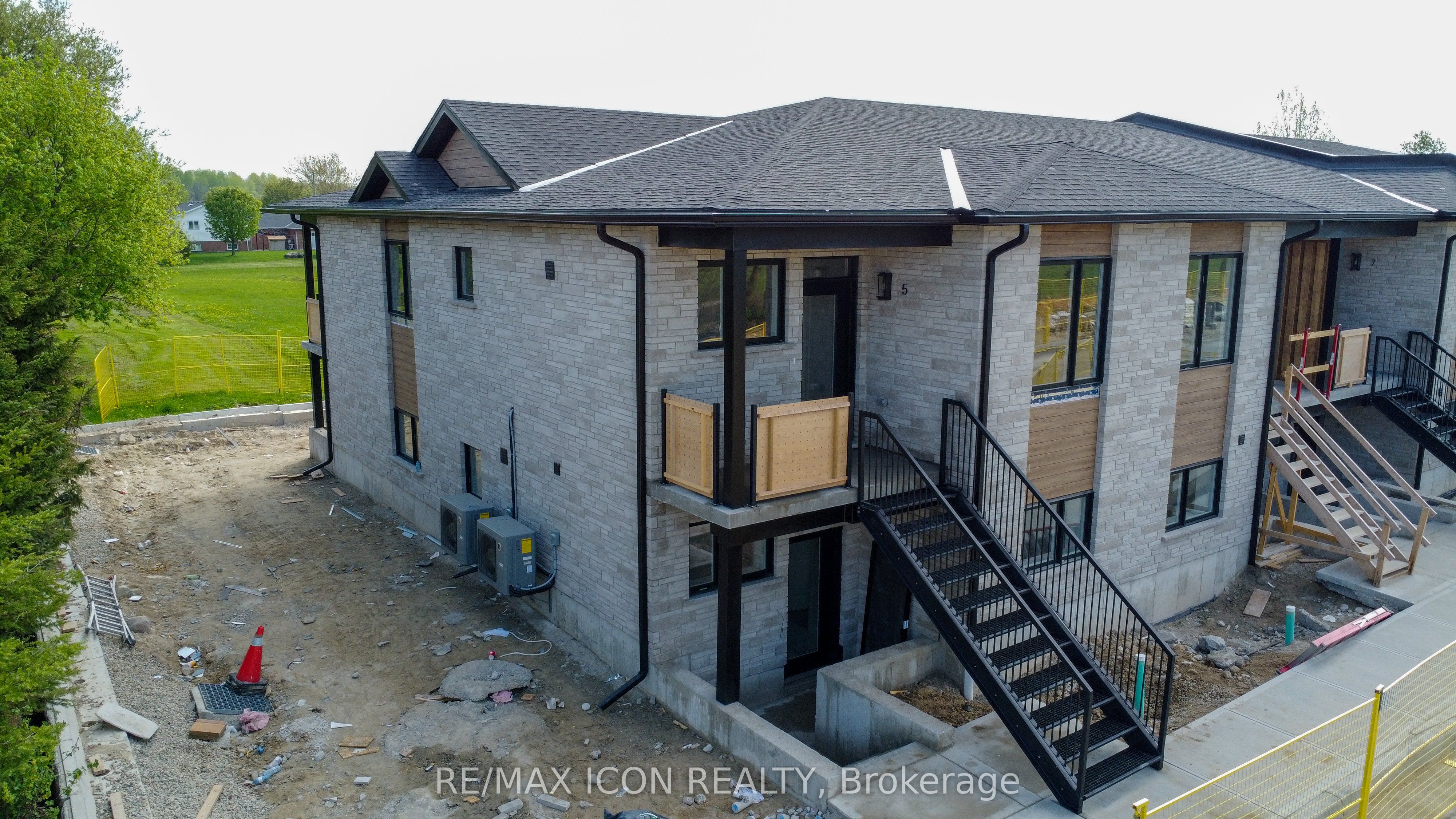 #5 - 440 Wellington Street Property Photo