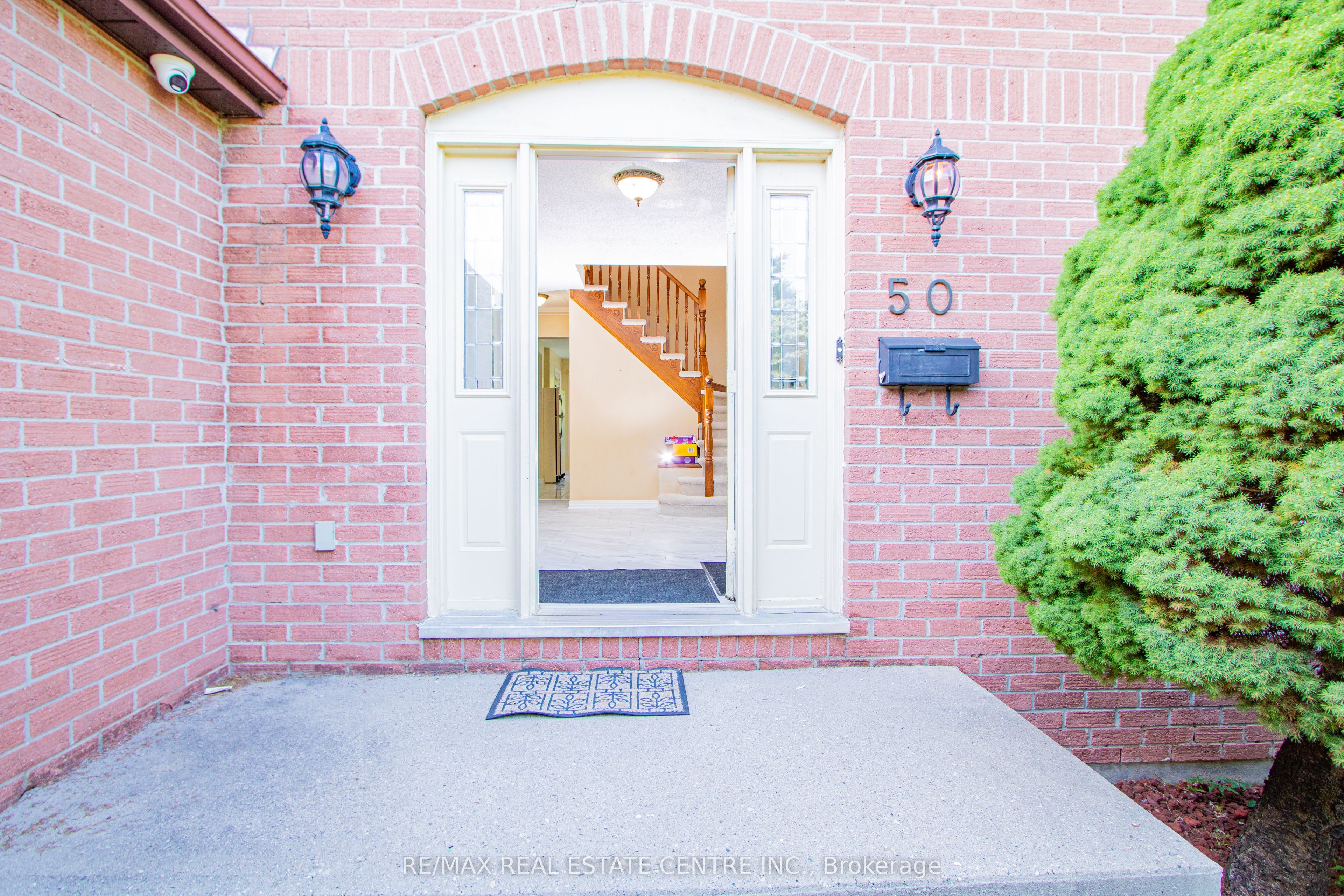 50 Ambleside Drive Property Photo 7