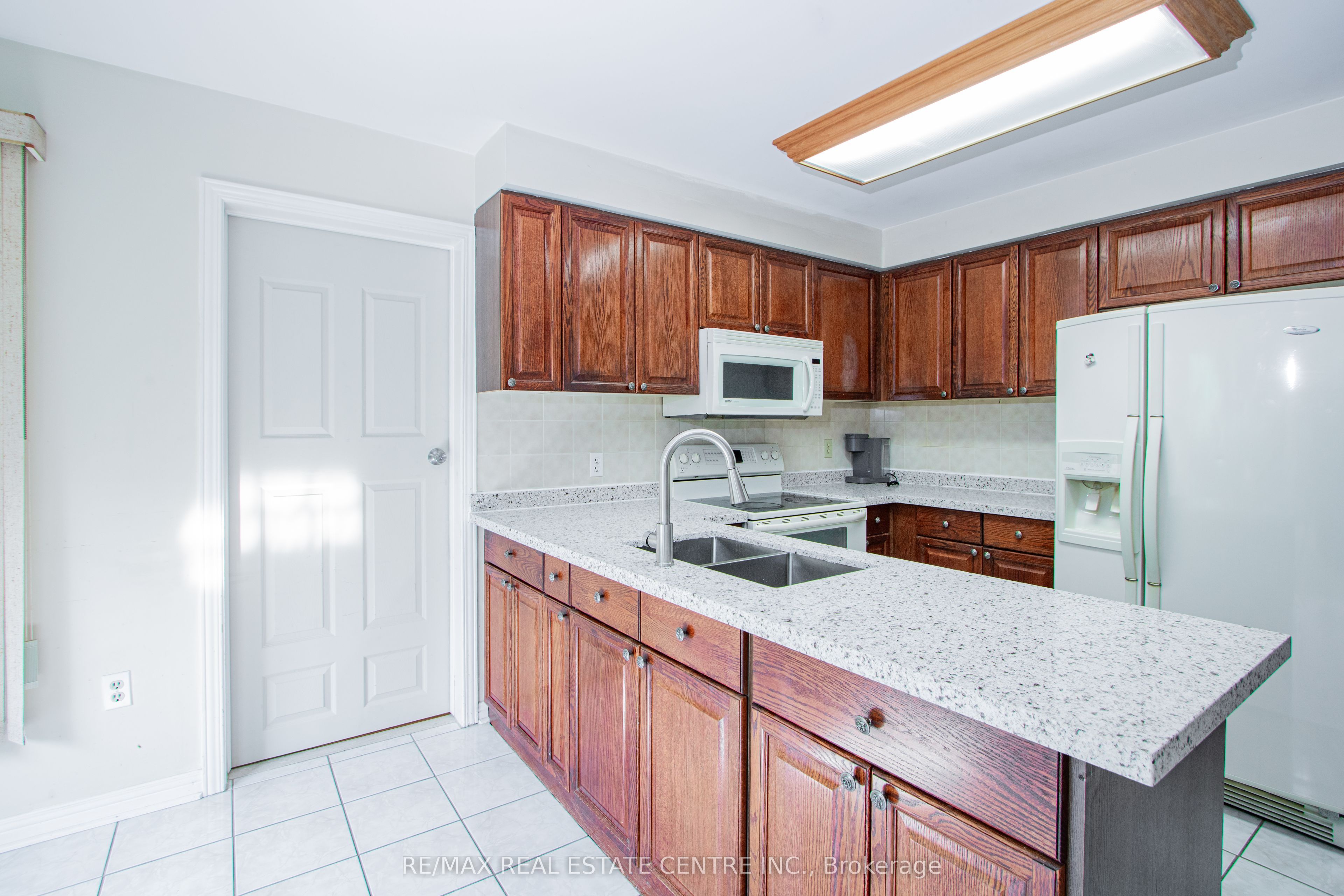 50 Ambleside Drive Property Photo 11