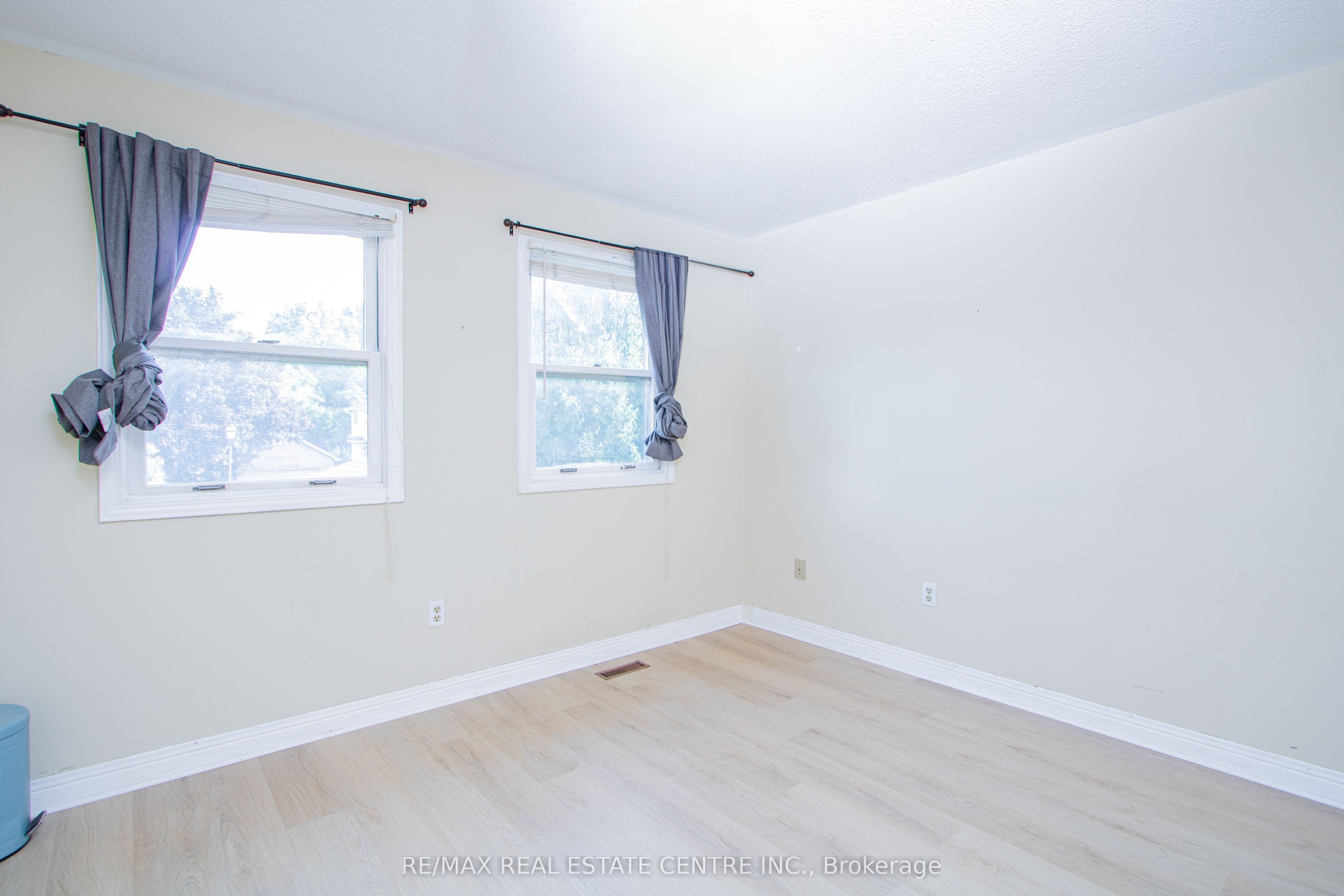 50 Ambleside Drive Property Photo 25