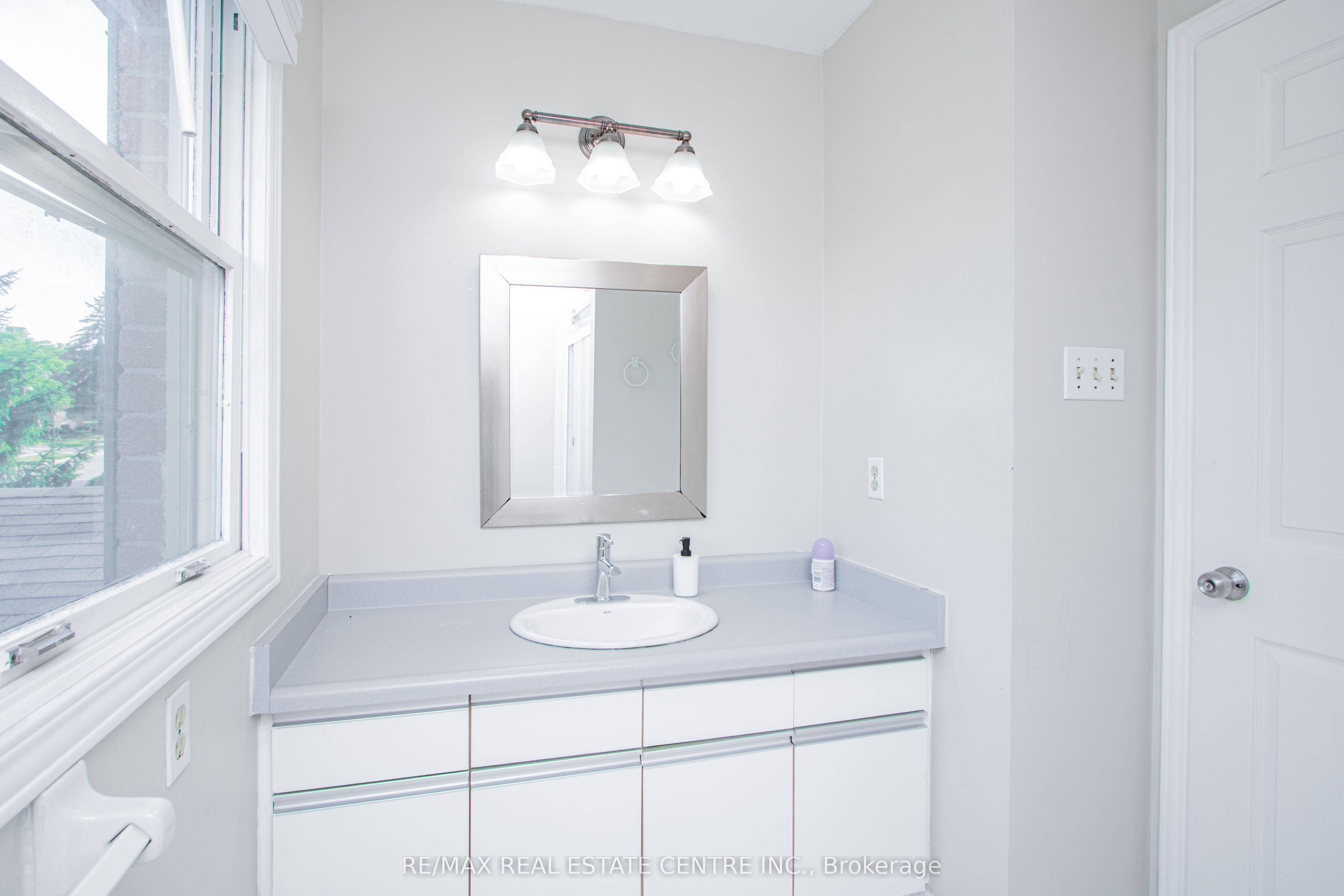 50 Ambleside Drive Property Photo 31