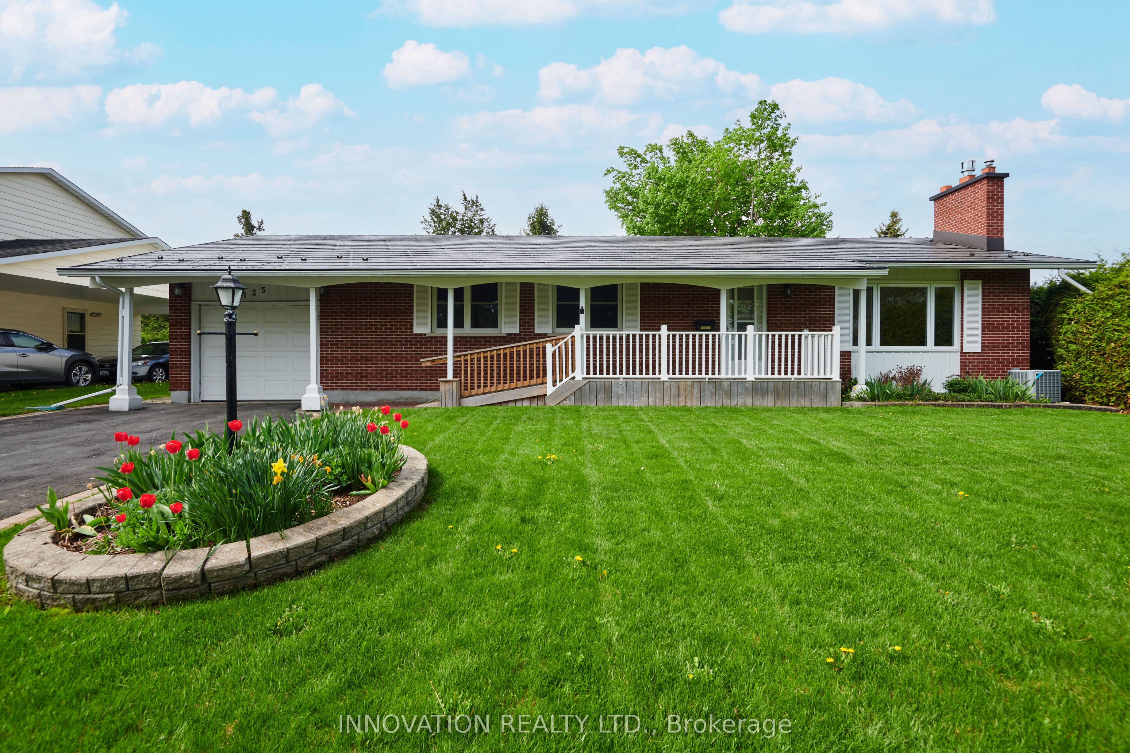 125 Country Ln W Property Photo