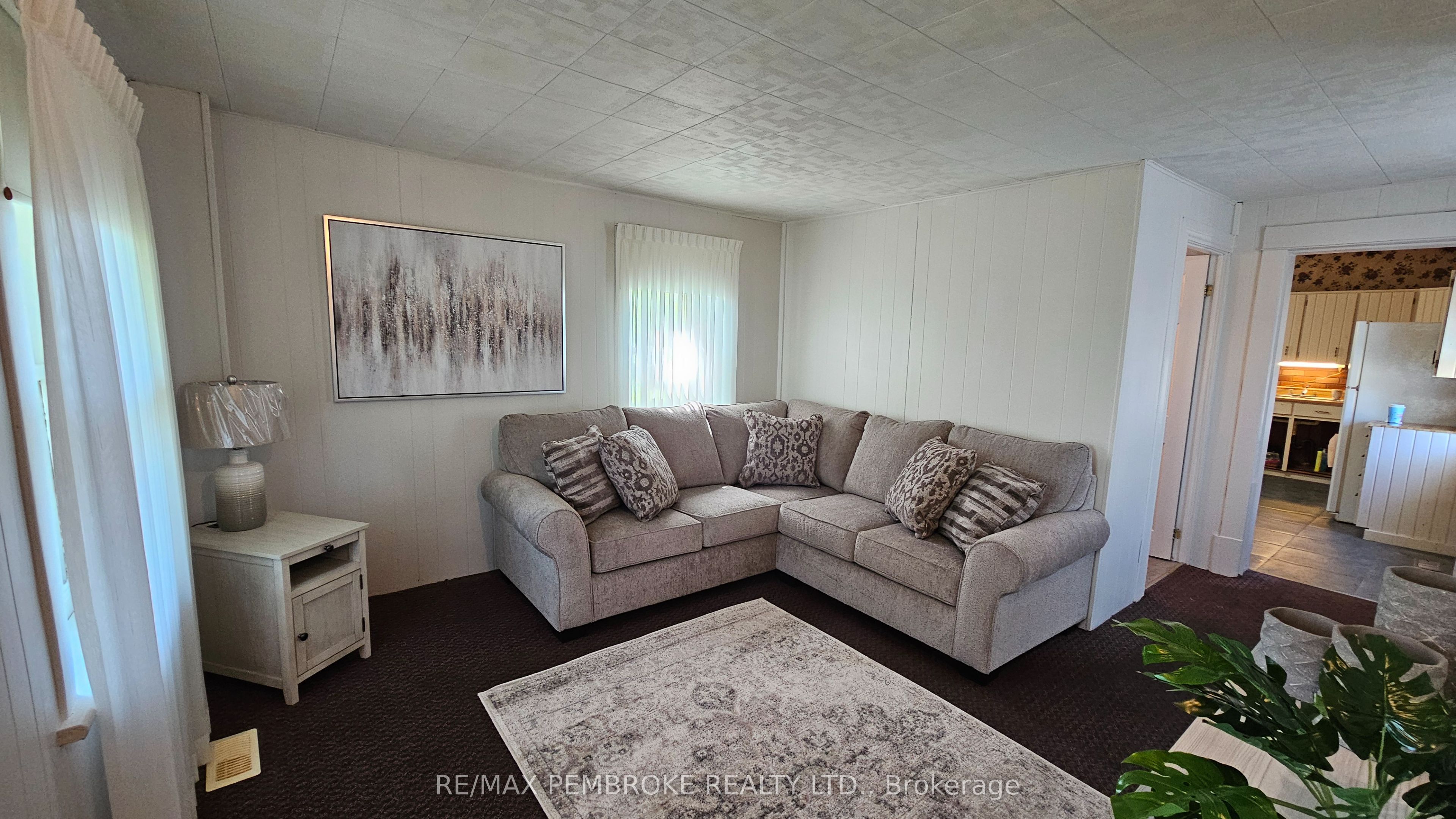 1110 Bronx Street Property Photo 4