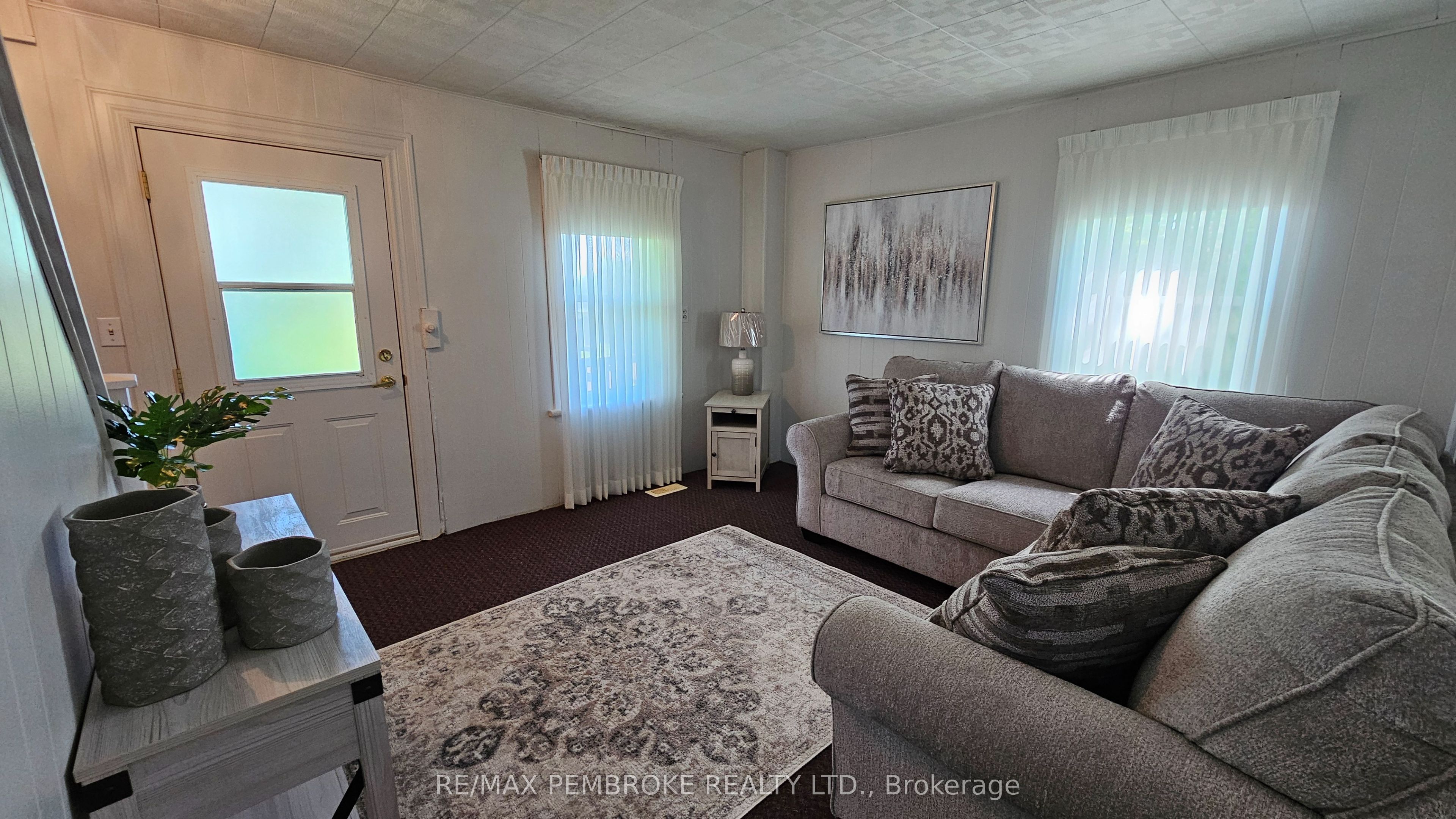 1110 Bronx Street Property Photo 5