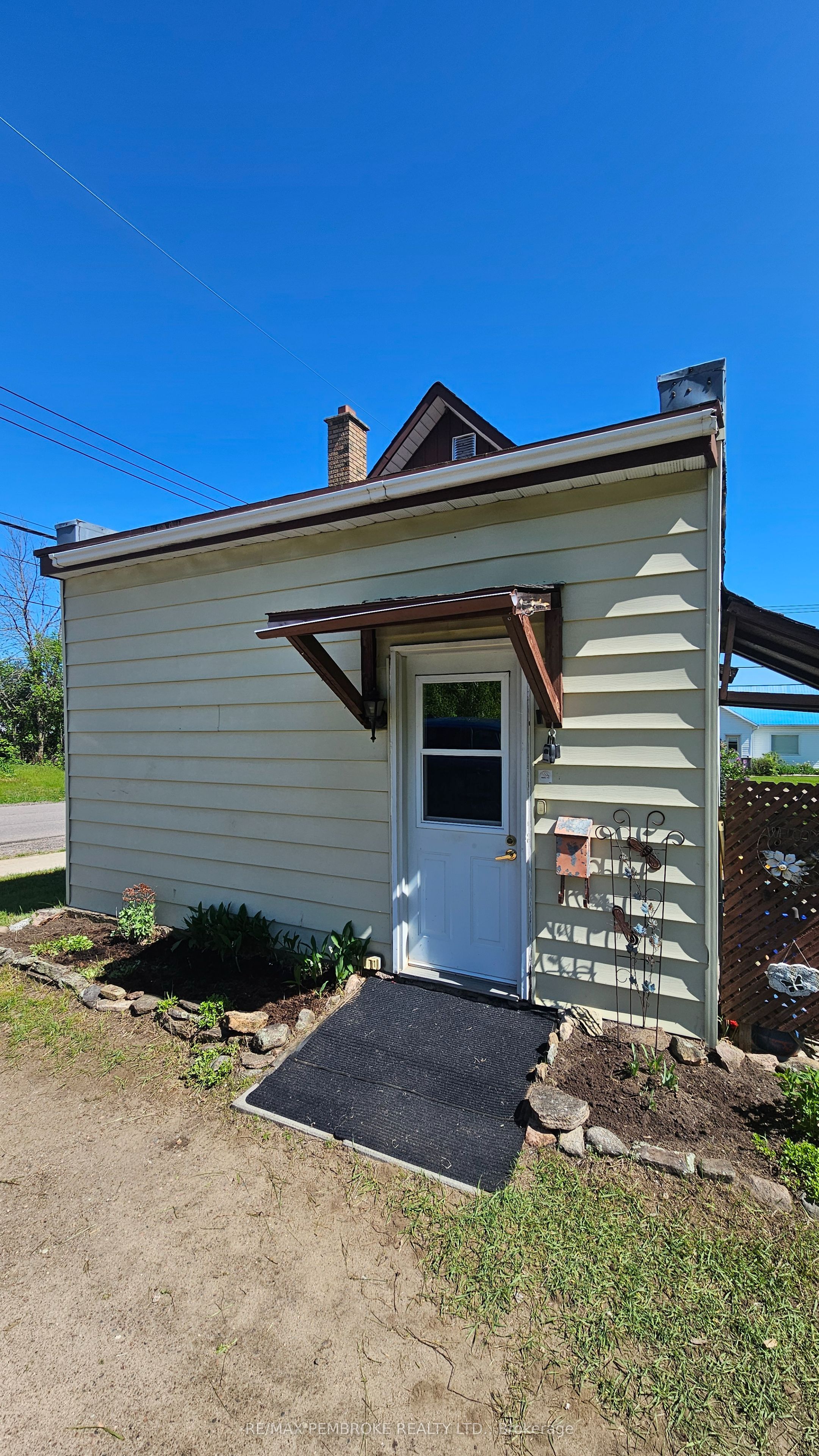1110 Bronx Street Property Photo 8