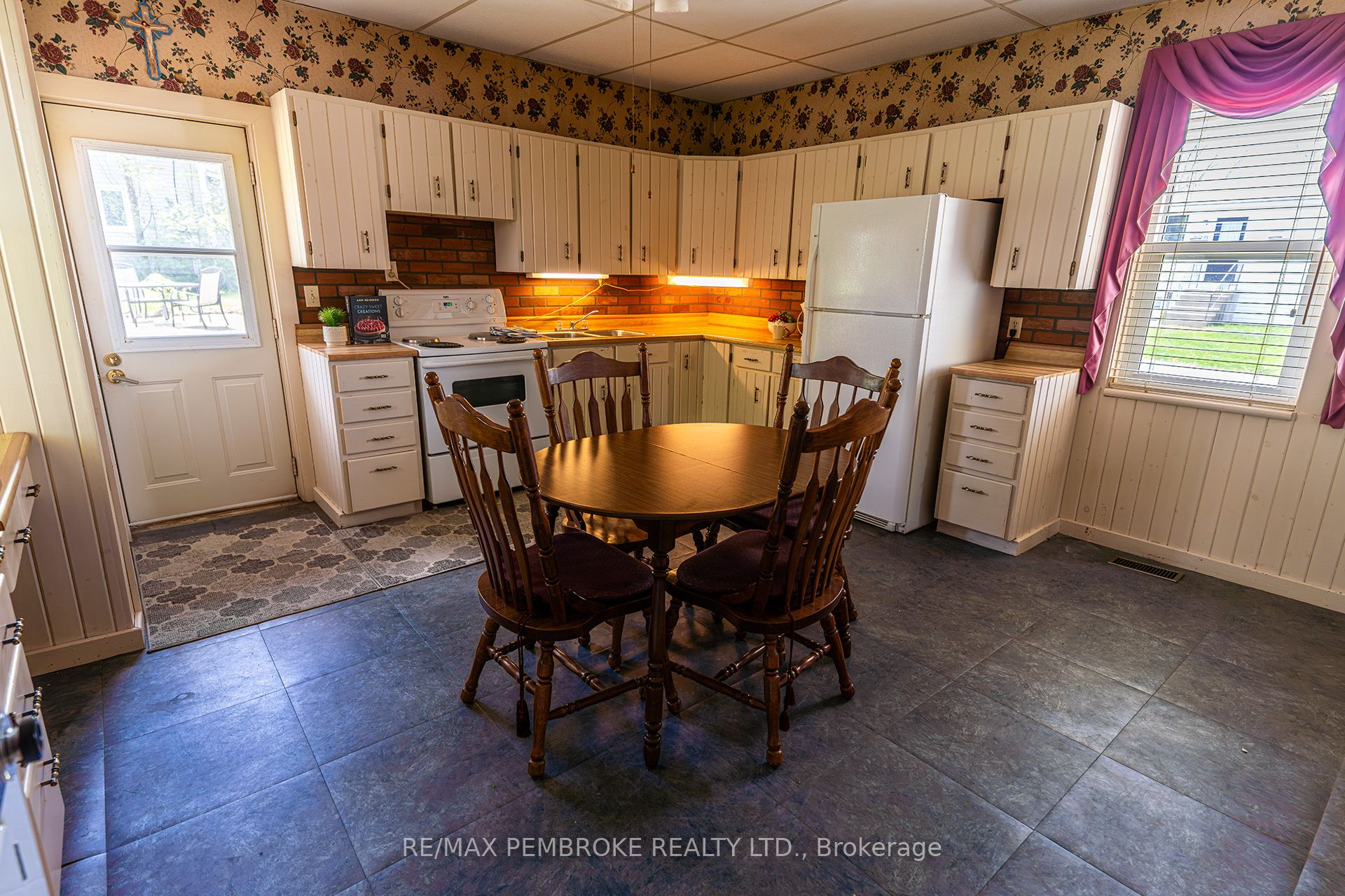 1110 Bronx Street Property Photo 10