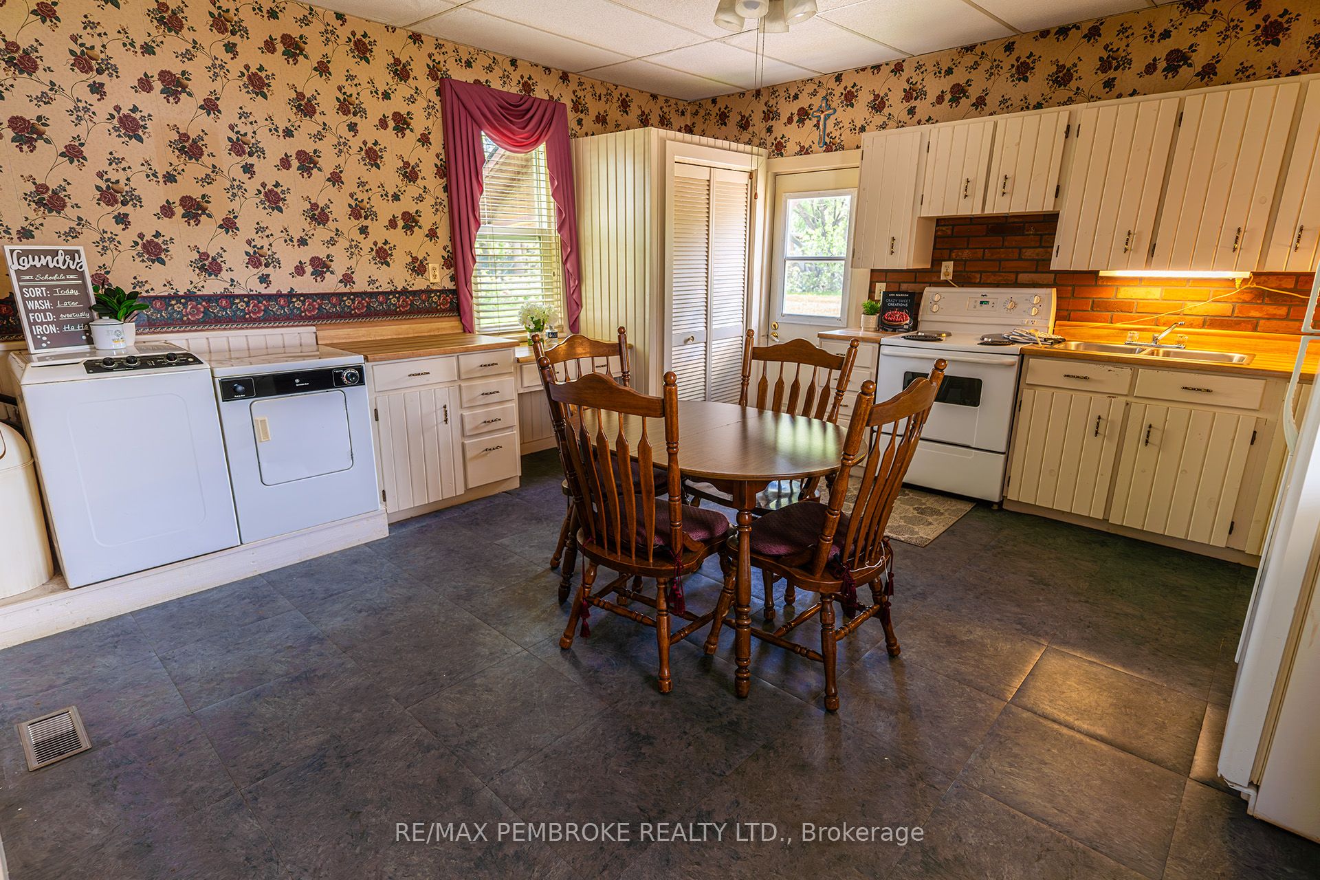 1110 Bronx Street Property Photo 11