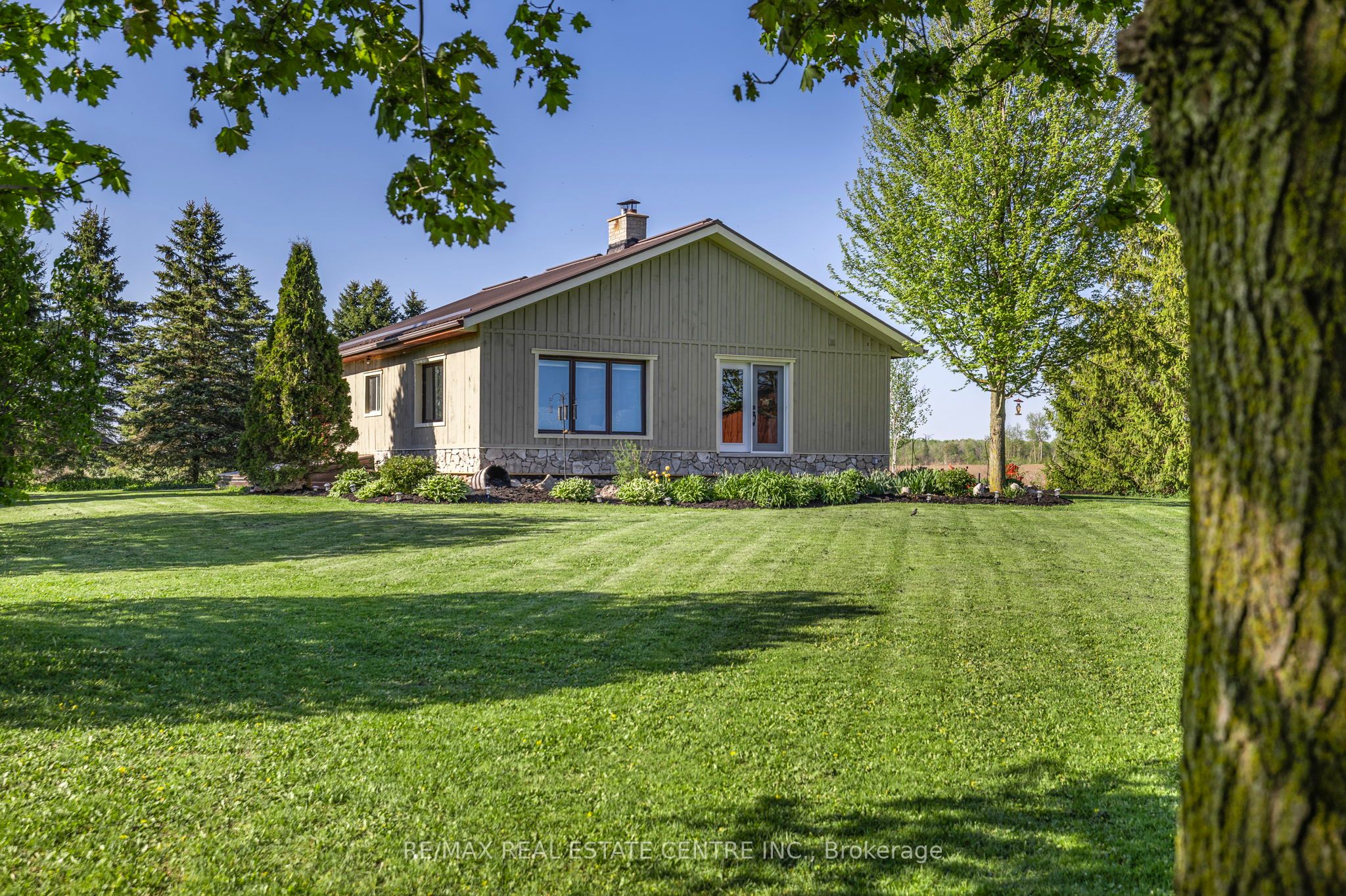 74019 24 - 25 Side Road Property Photo 2