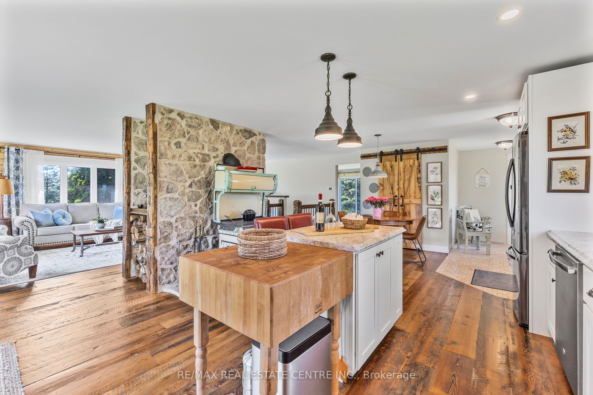 74019 24 - 25 Side Road Property Photo 12