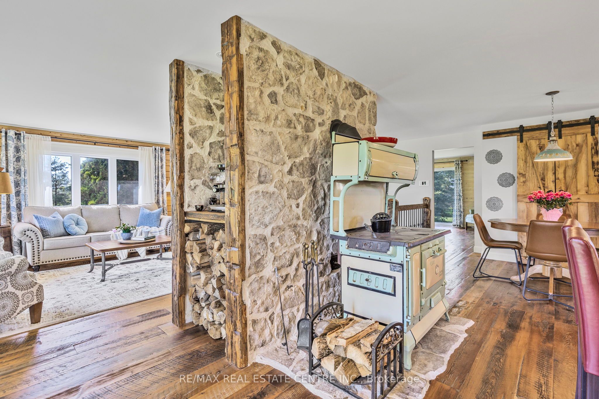 74019 24 - 25 Side Road Property Photo 17