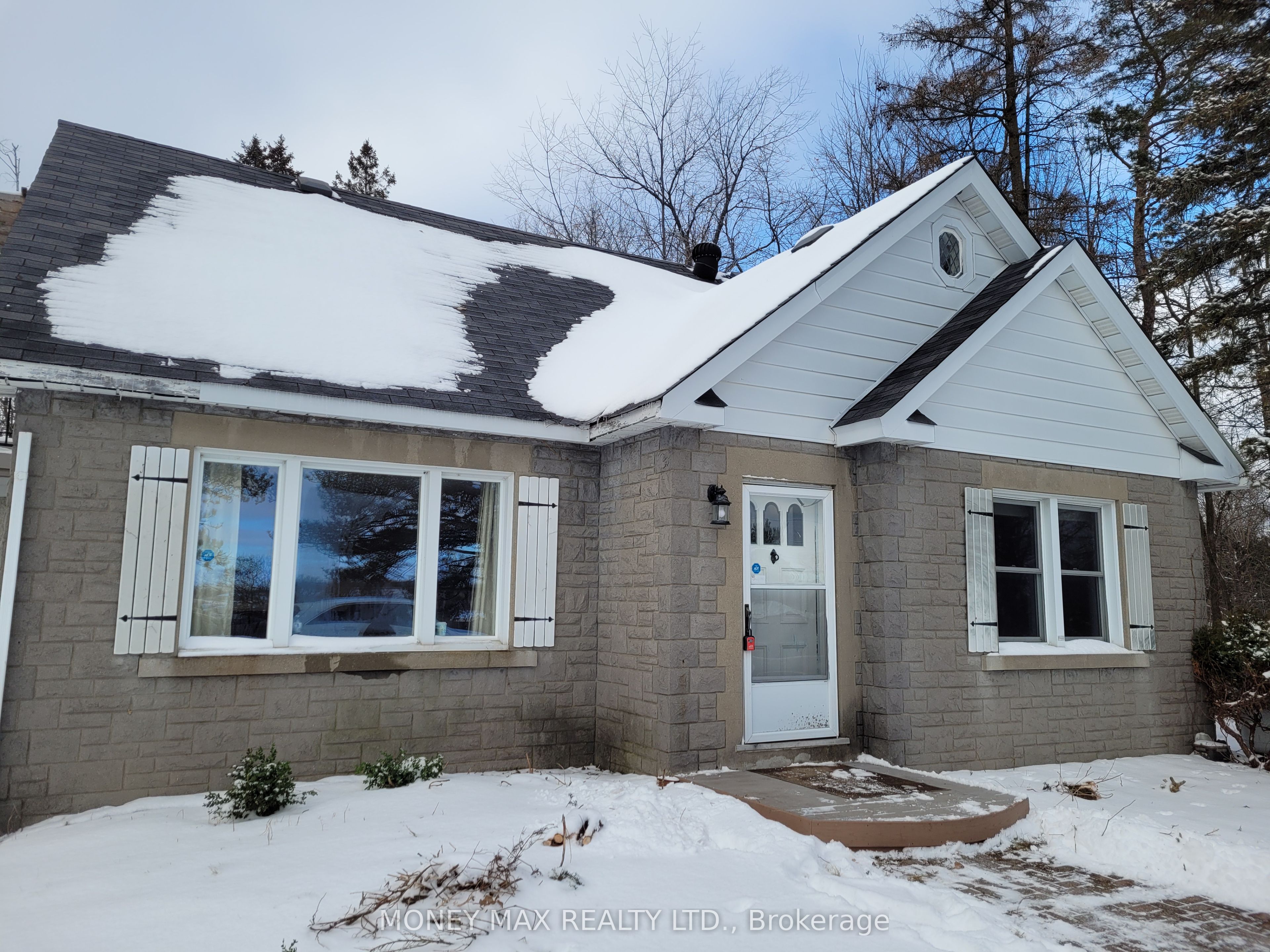 2952 Prince Of Wales Dr Property Photo