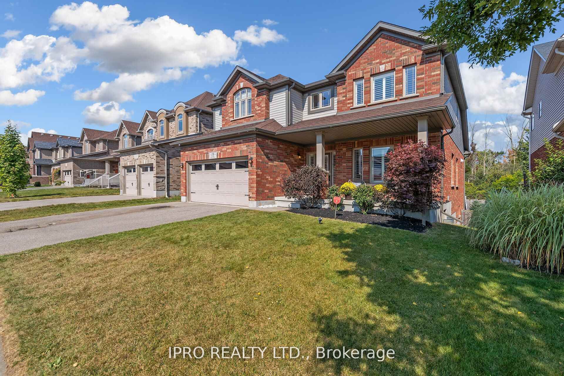 19 Westra Dr Property Photo