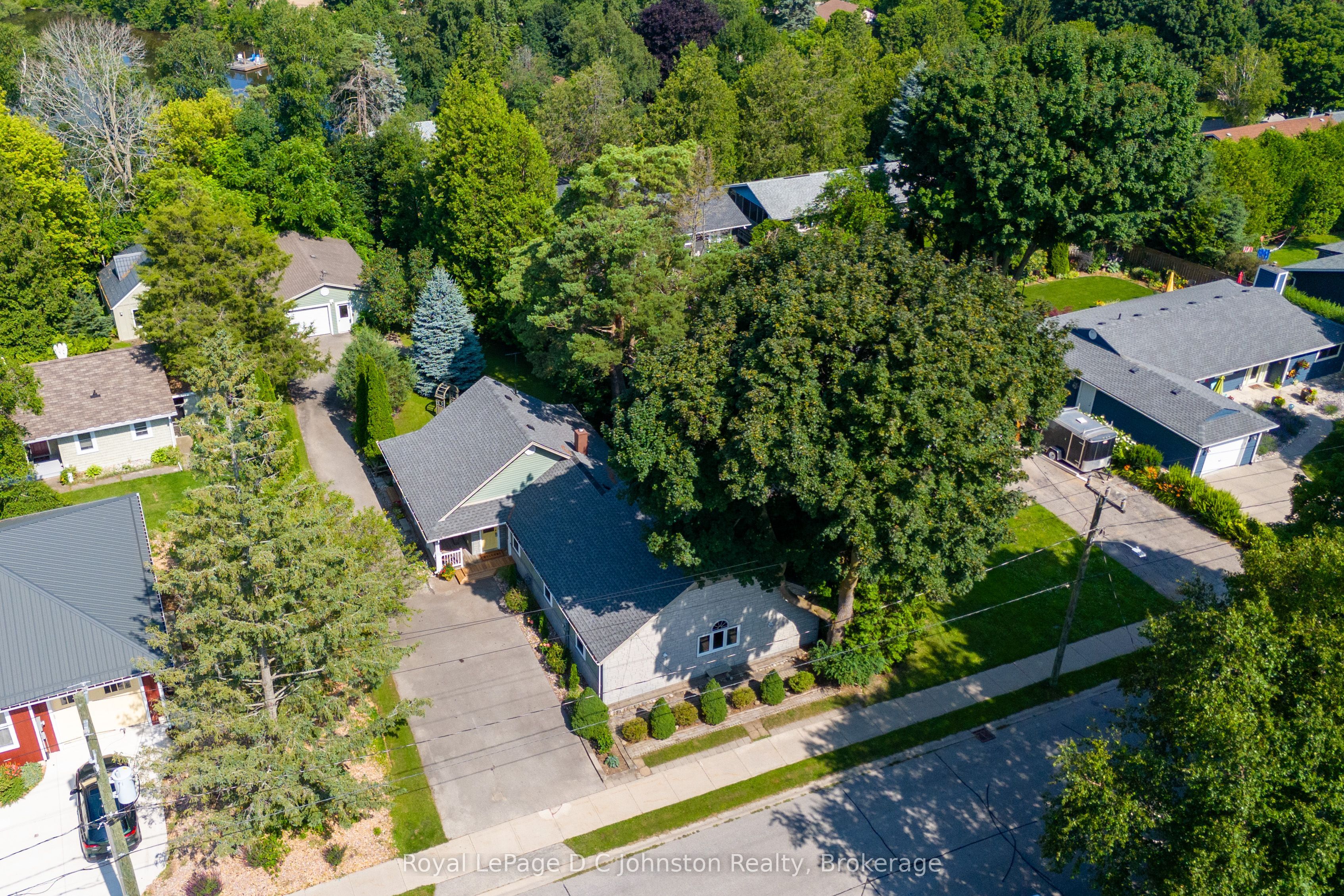 62 Grey Street N Property Photo 3