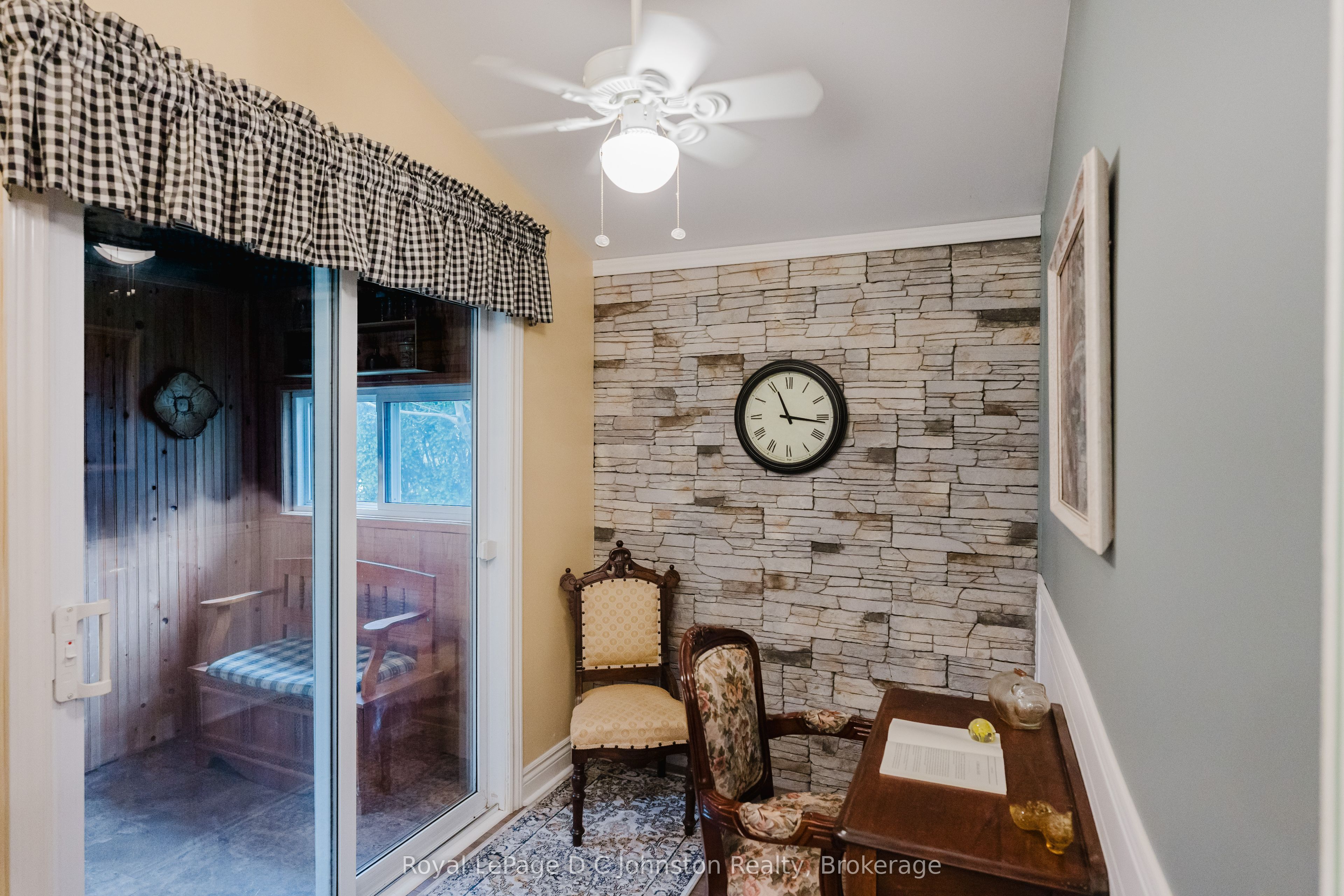 62 Grey Street N Property Photo 10