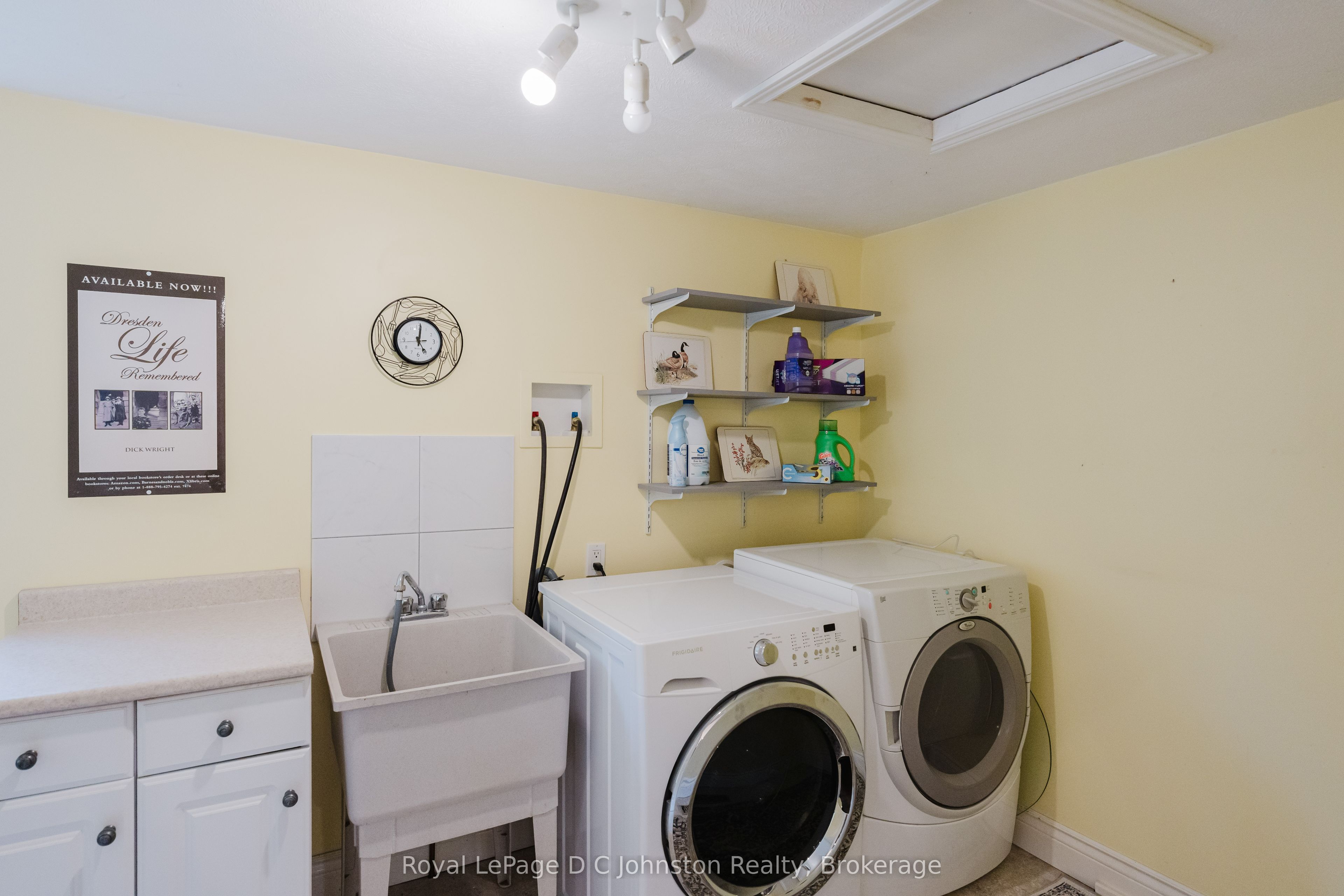 62 Grey Street N Property Photo 17
