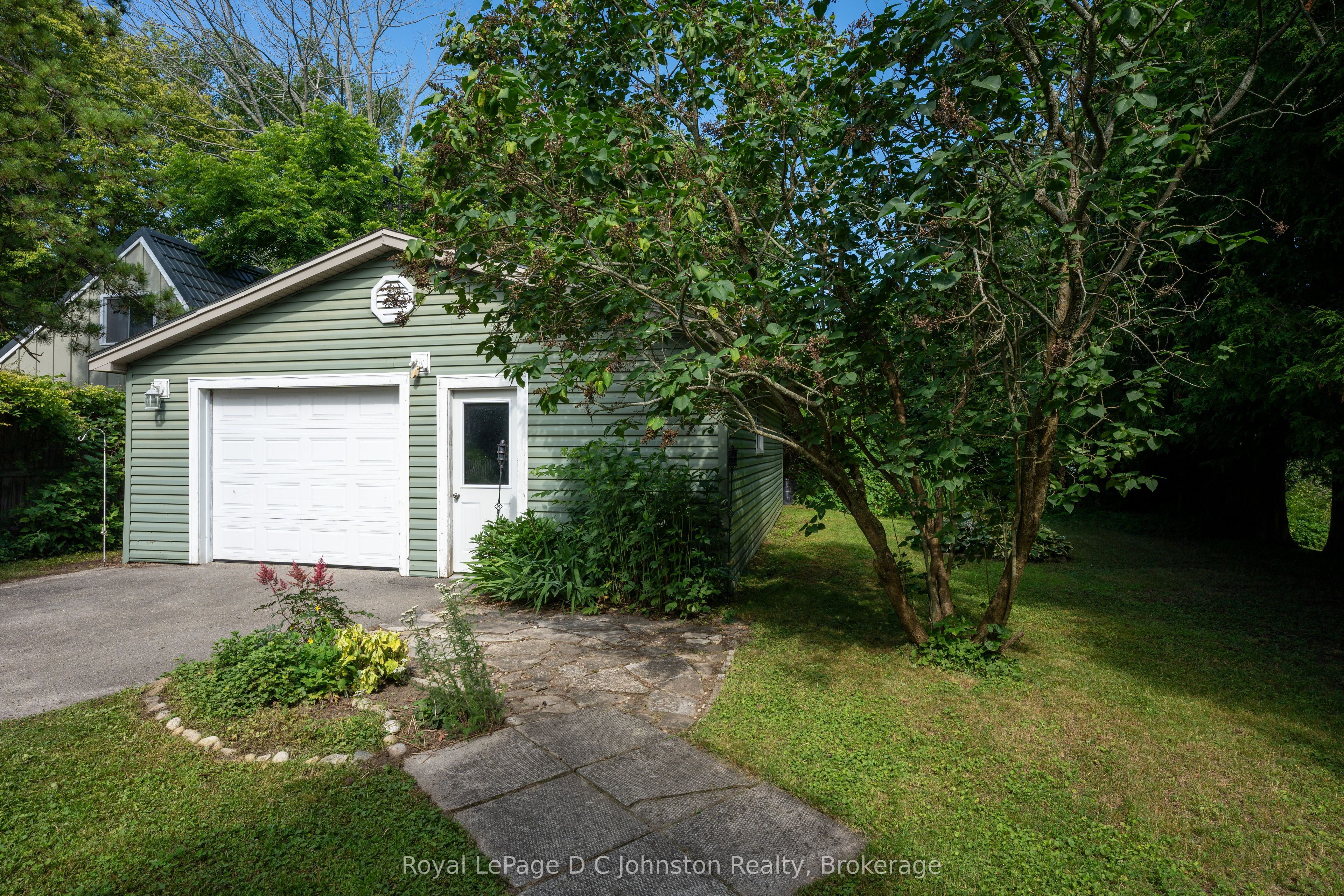 62 Grey Street N Property Photo 43