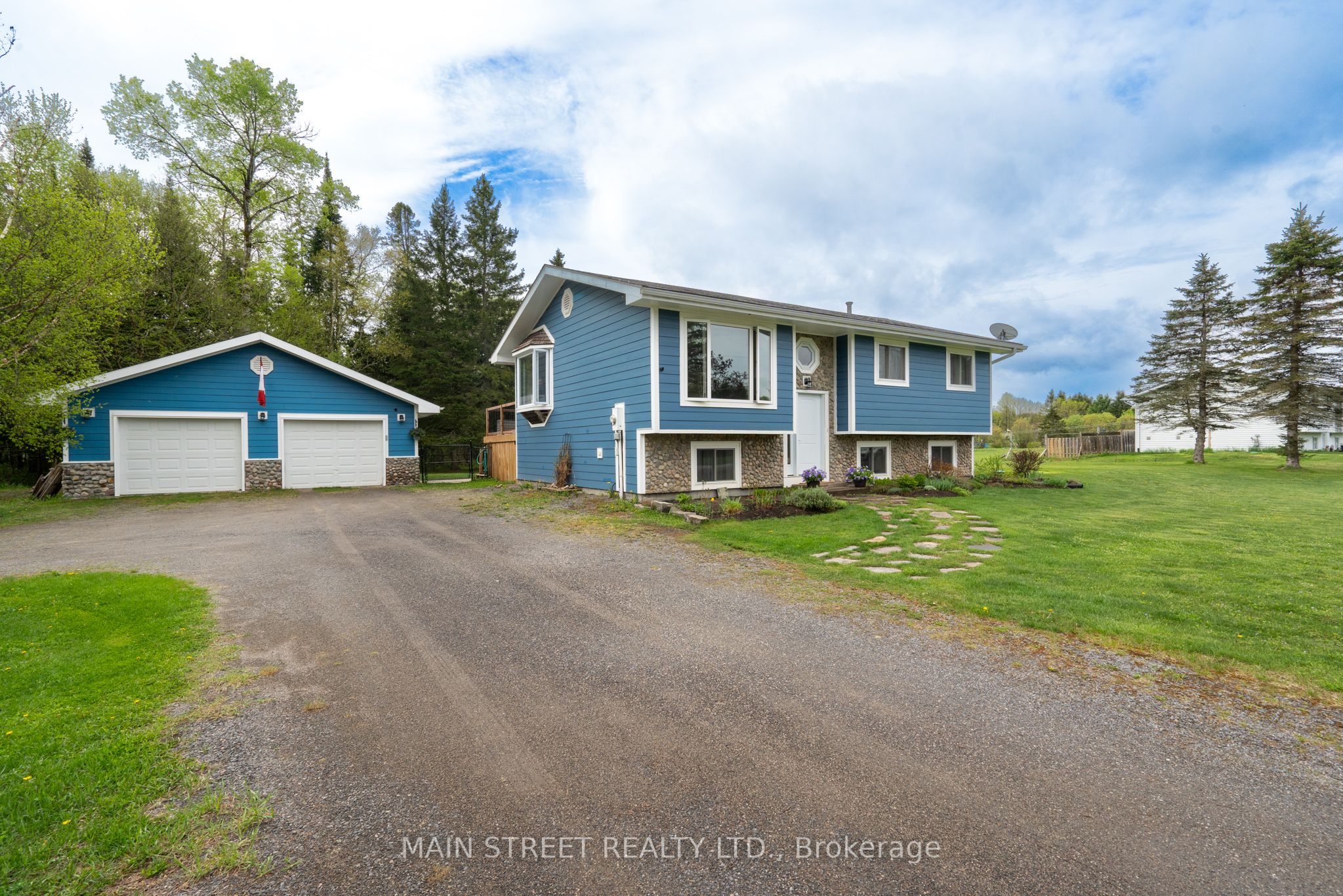 155 Silverdale Dr Property Photo