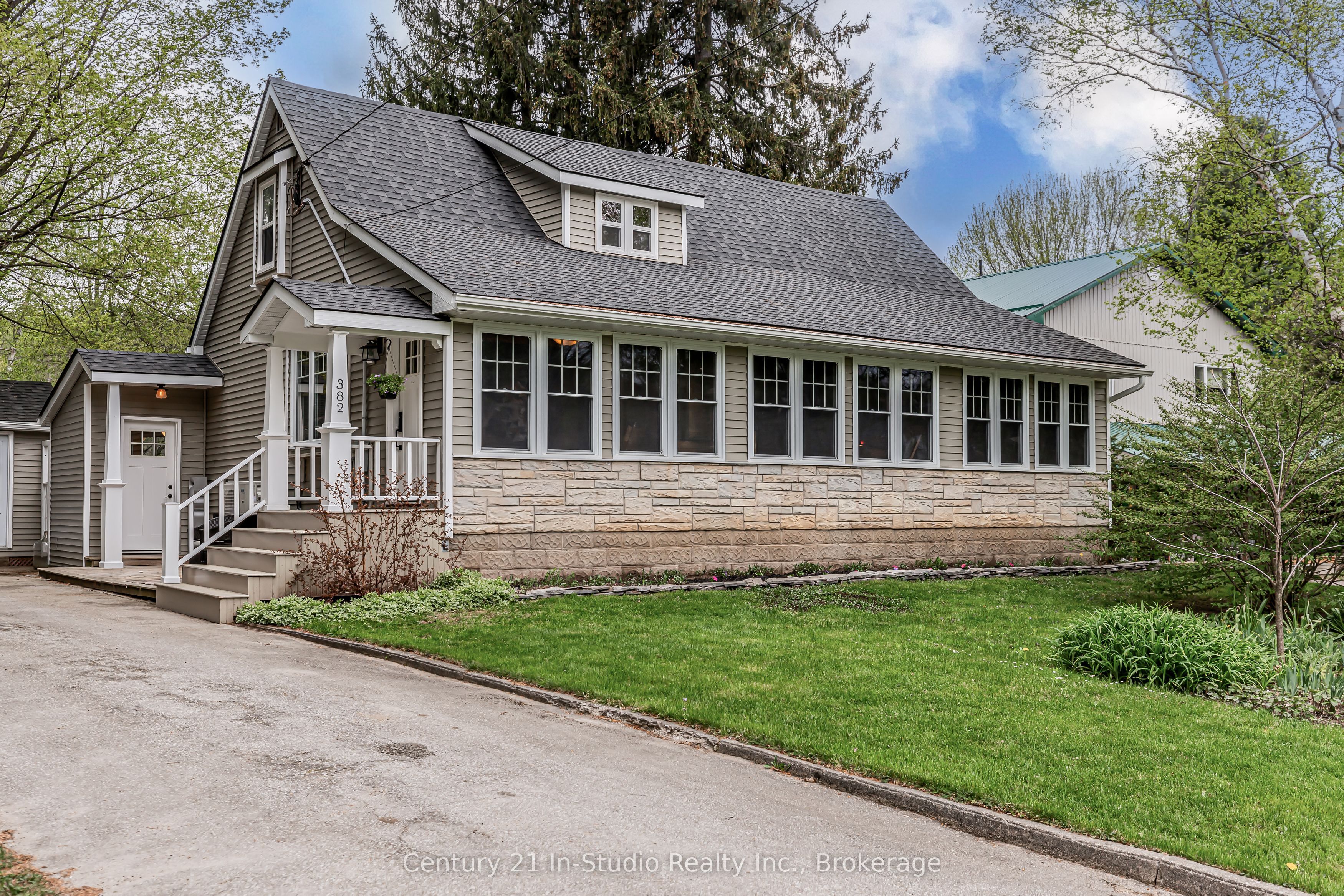 382 2nd Avenue Property Photo 1