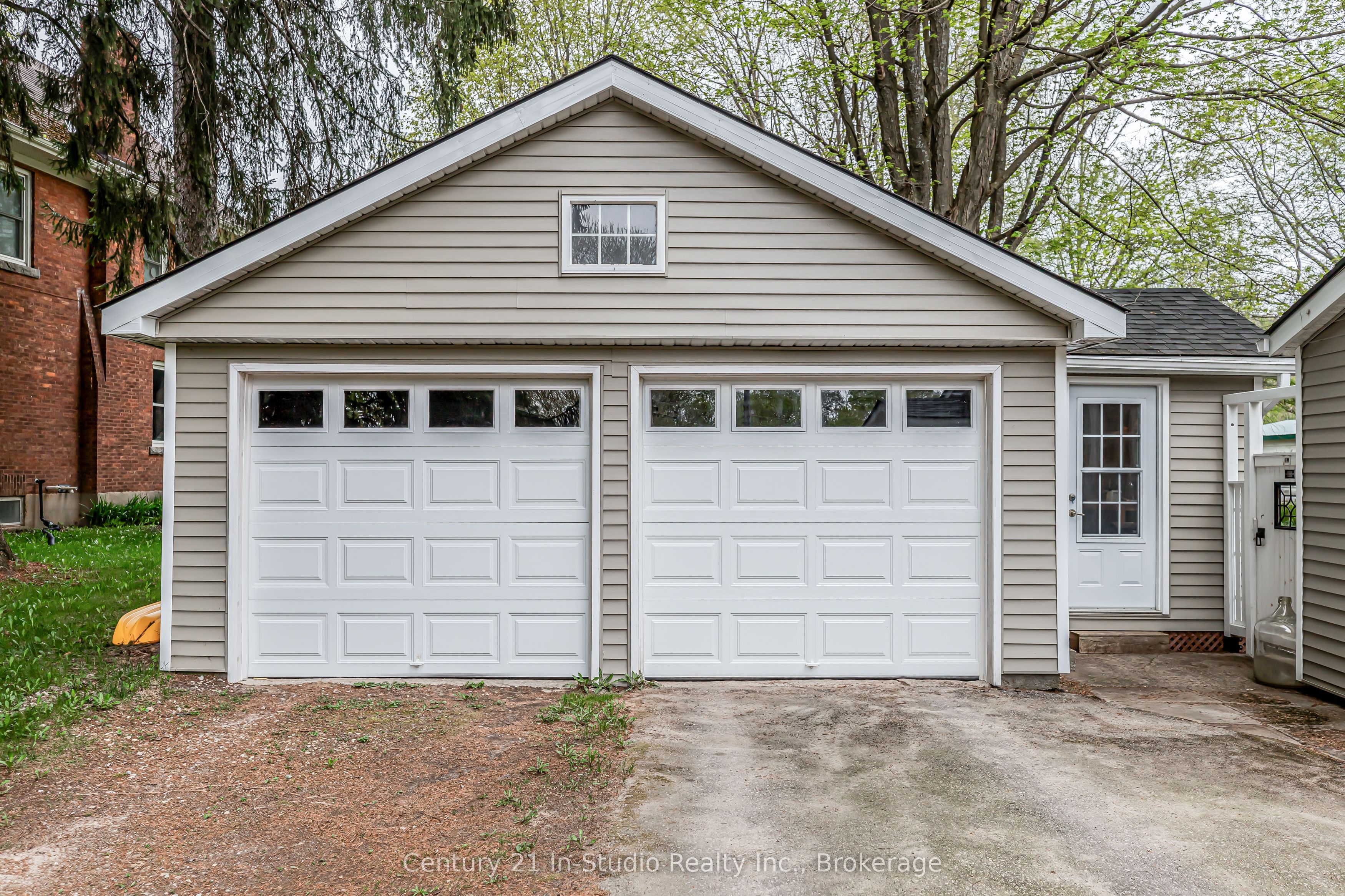 382 2nd Avenue Property Photo 3