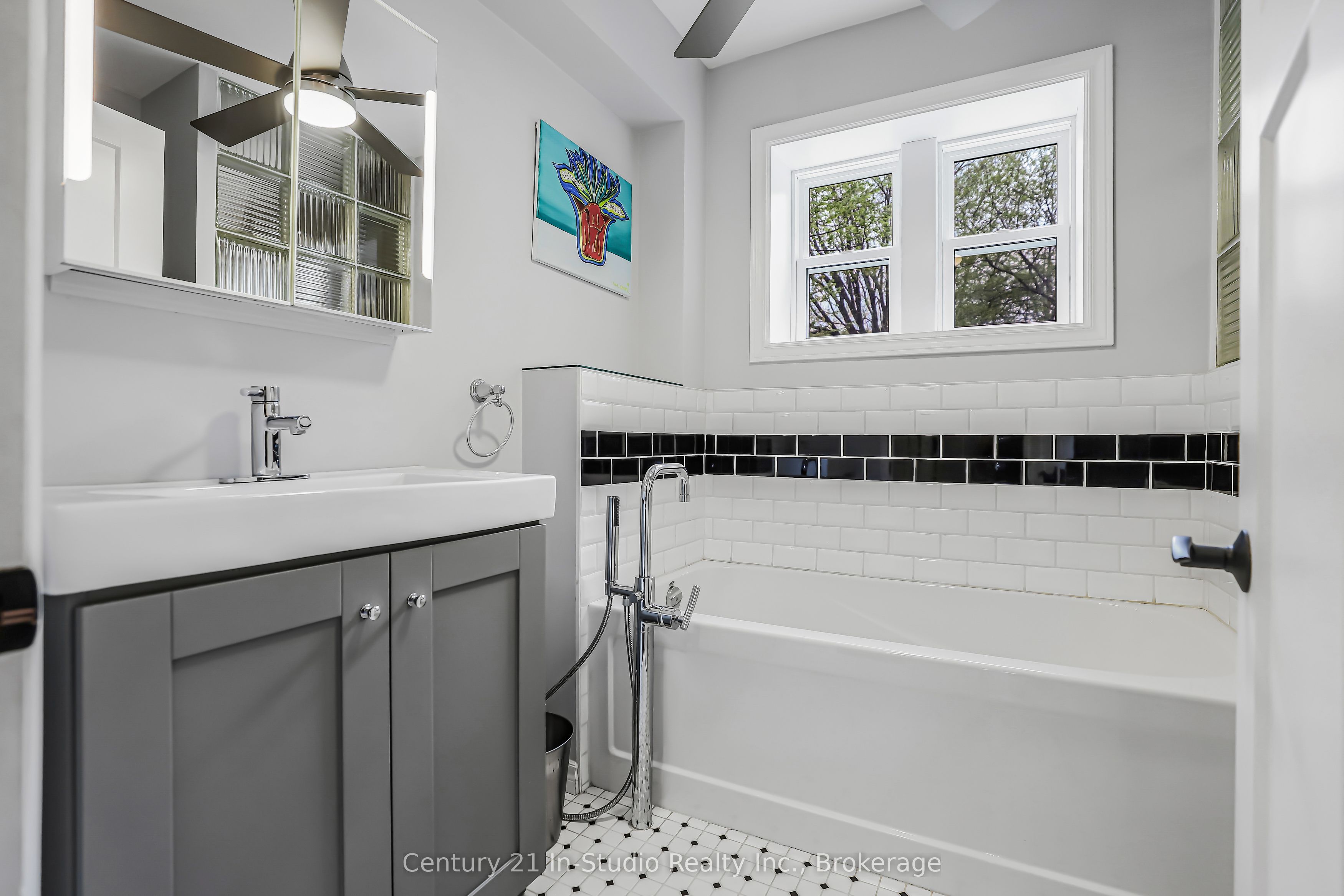 382 2nd Avenue Property Photo 26