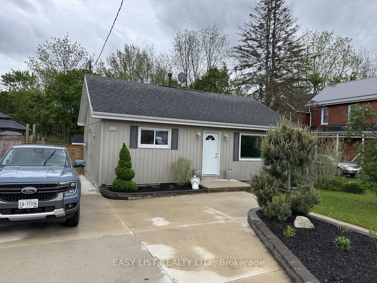 210 Shackleton Street Property Photo 2