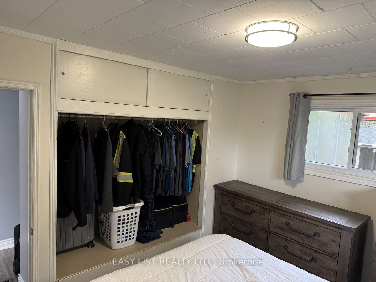 210 Shackleton Street Property Photo 3