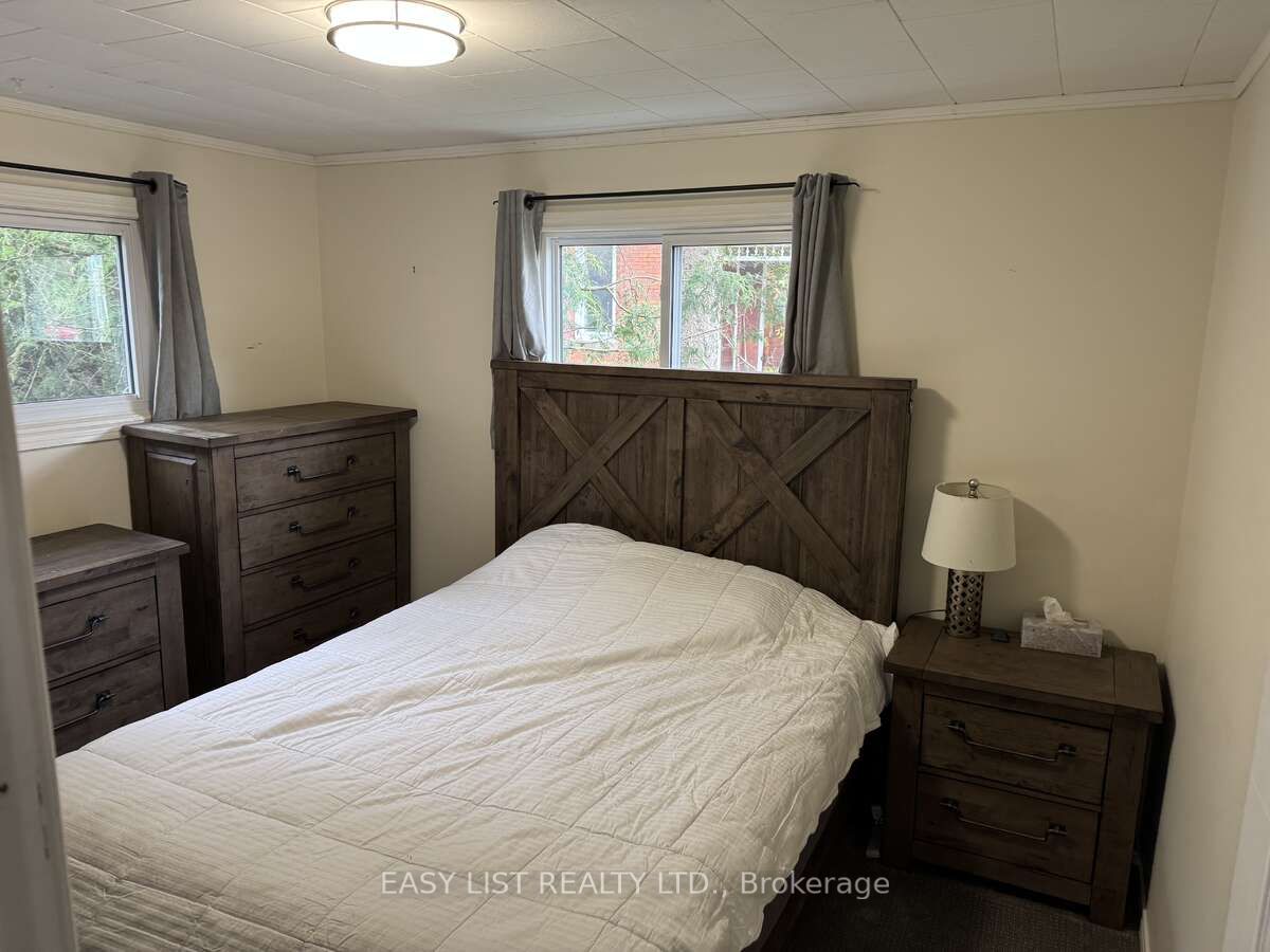 210 Shackleton Street Property Photo 4
