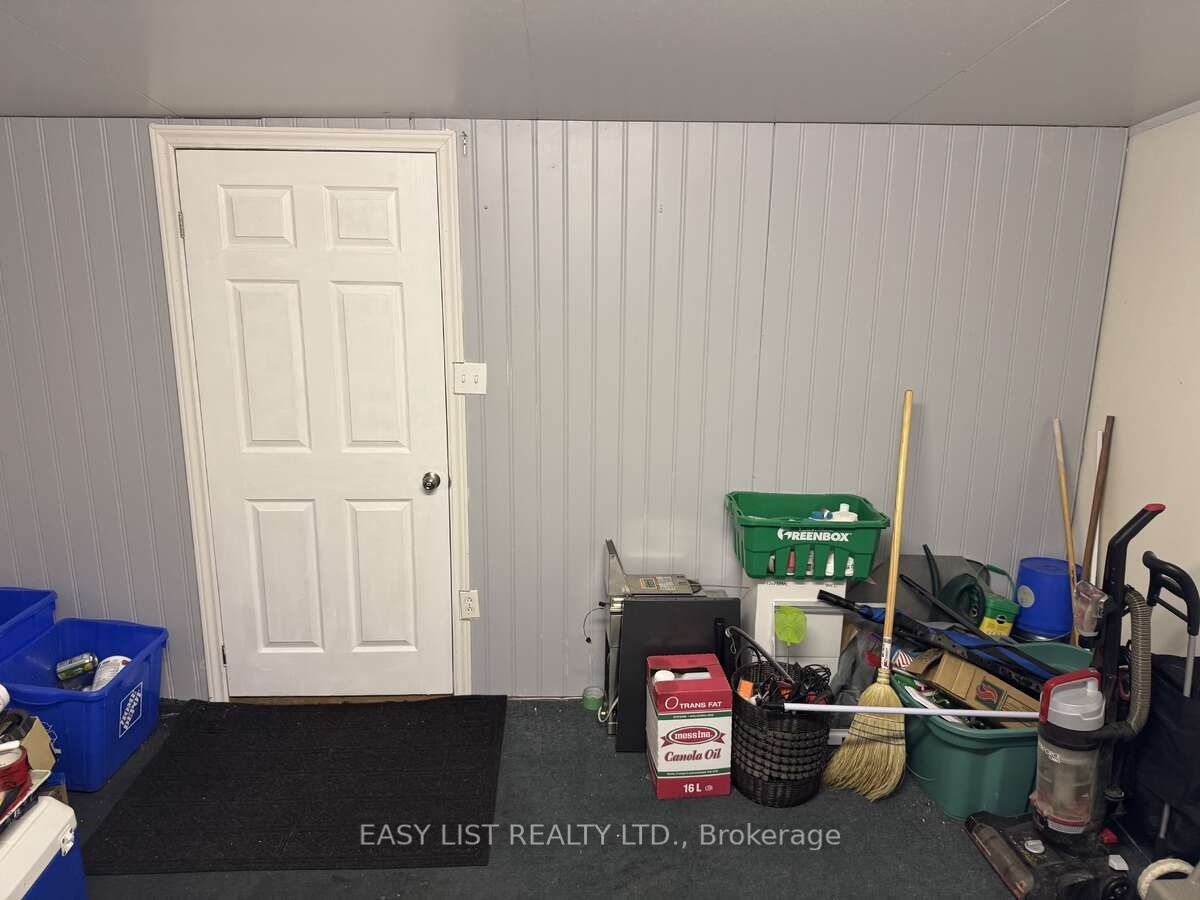 210 Shackleton Street Property Photo 11