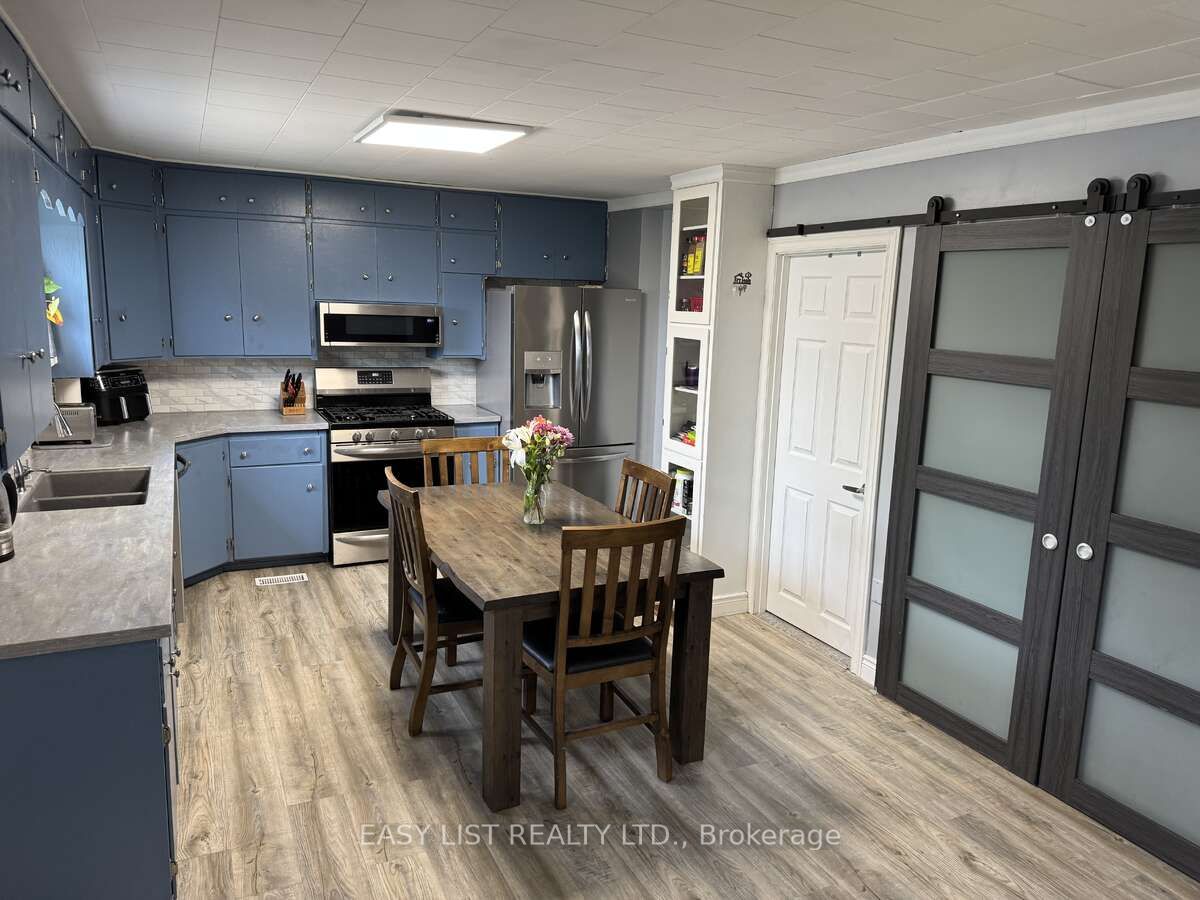 210 Shackleton Street Property Photo 16